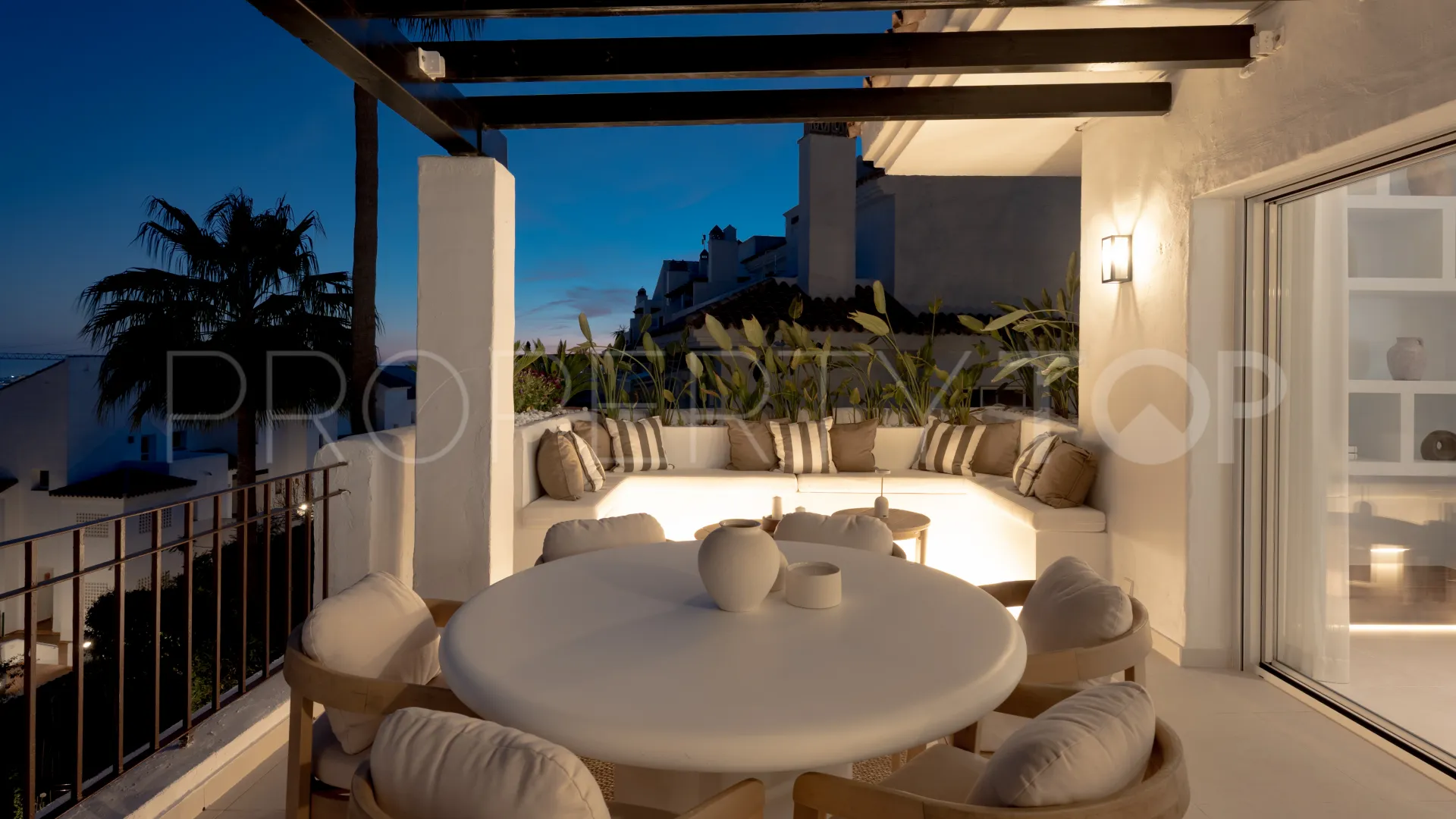 Atico duplex en venta con 3 dormitorios en Nueva Andalucia