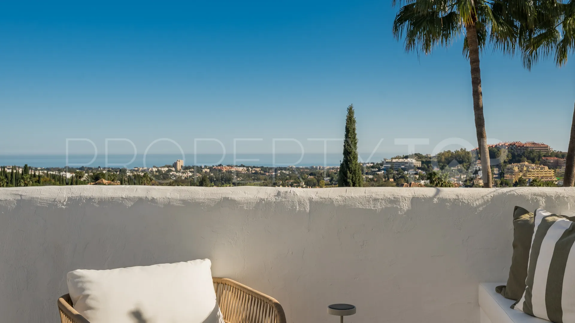 Atico duplex en venta con 3 dormitorios en Nueva Andalucia