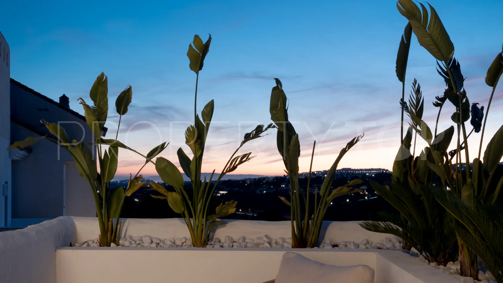 Atico duplex en venta con 3 dormitorios en Nueva Andalucia