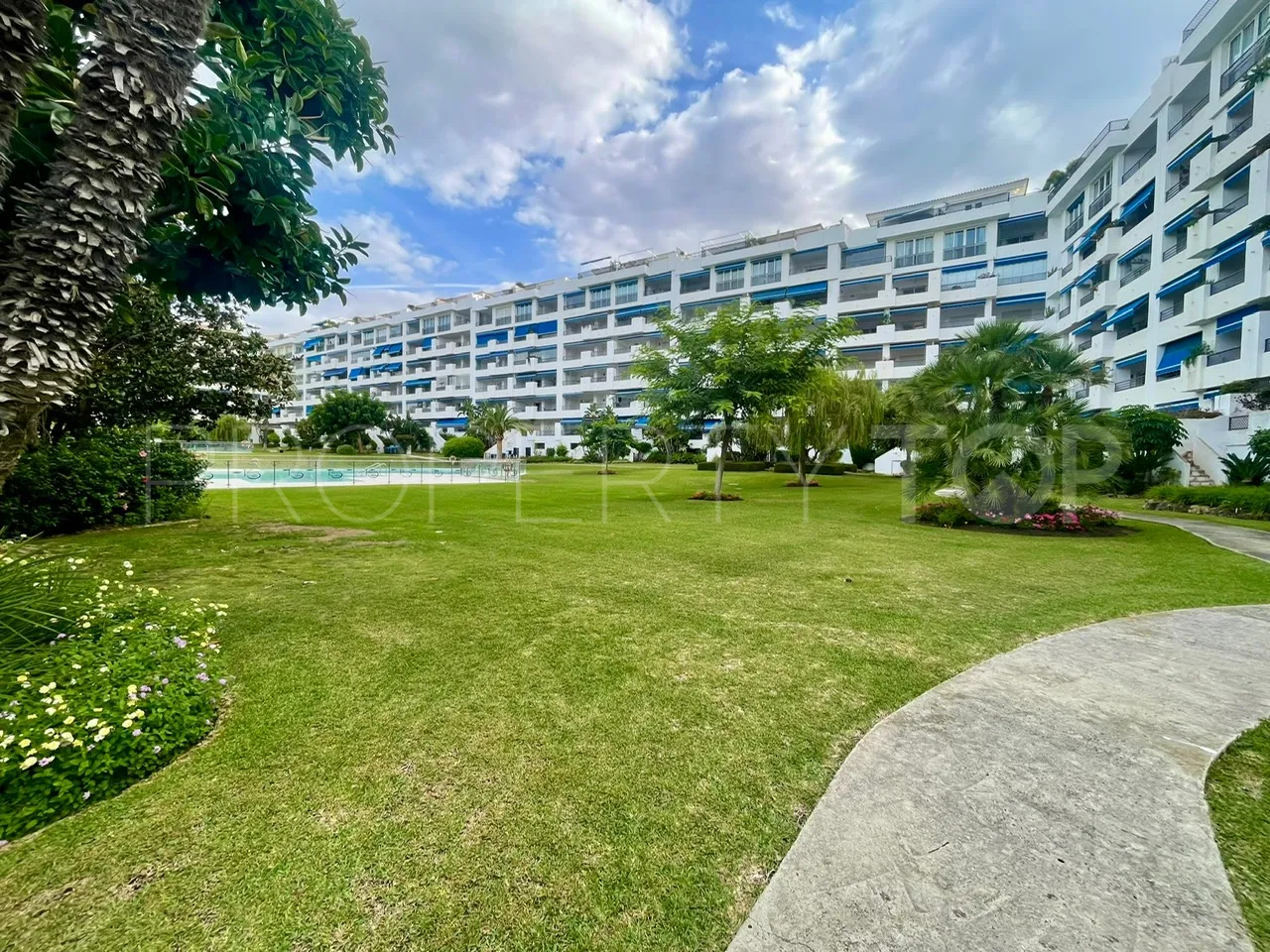Duplex penthouse for sale in Terrazas de Banus