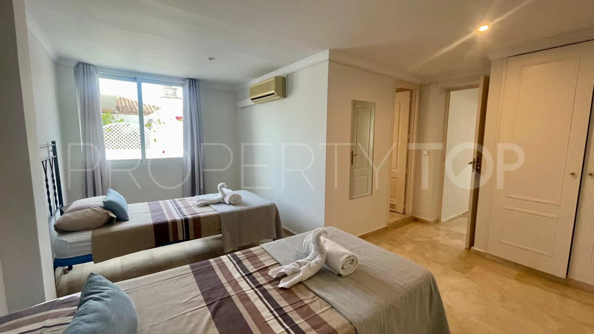 Duplex penthouse for sale in Terrazas de Banus