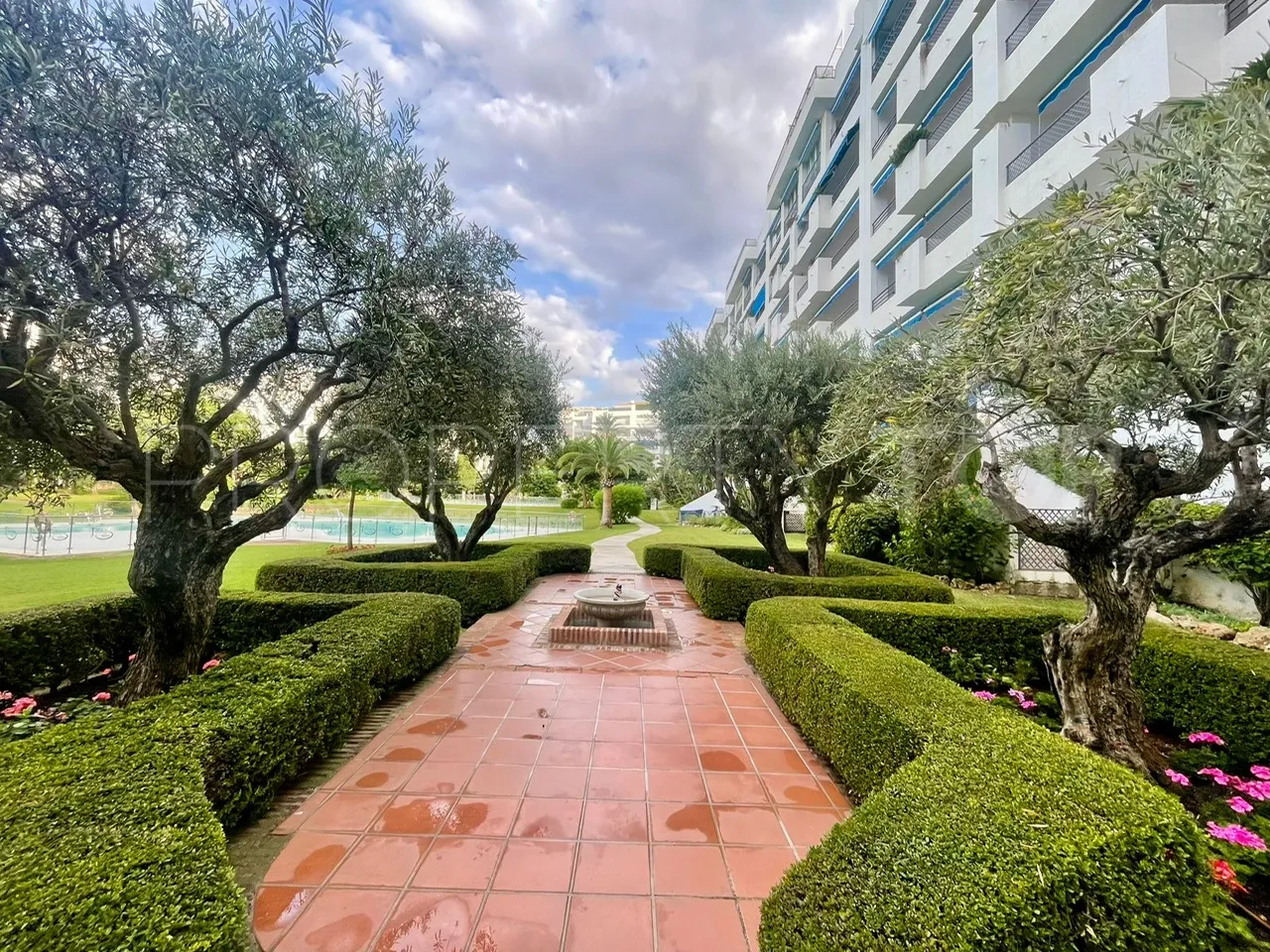 Duplex penthouse for sale in Terrazas de Banus