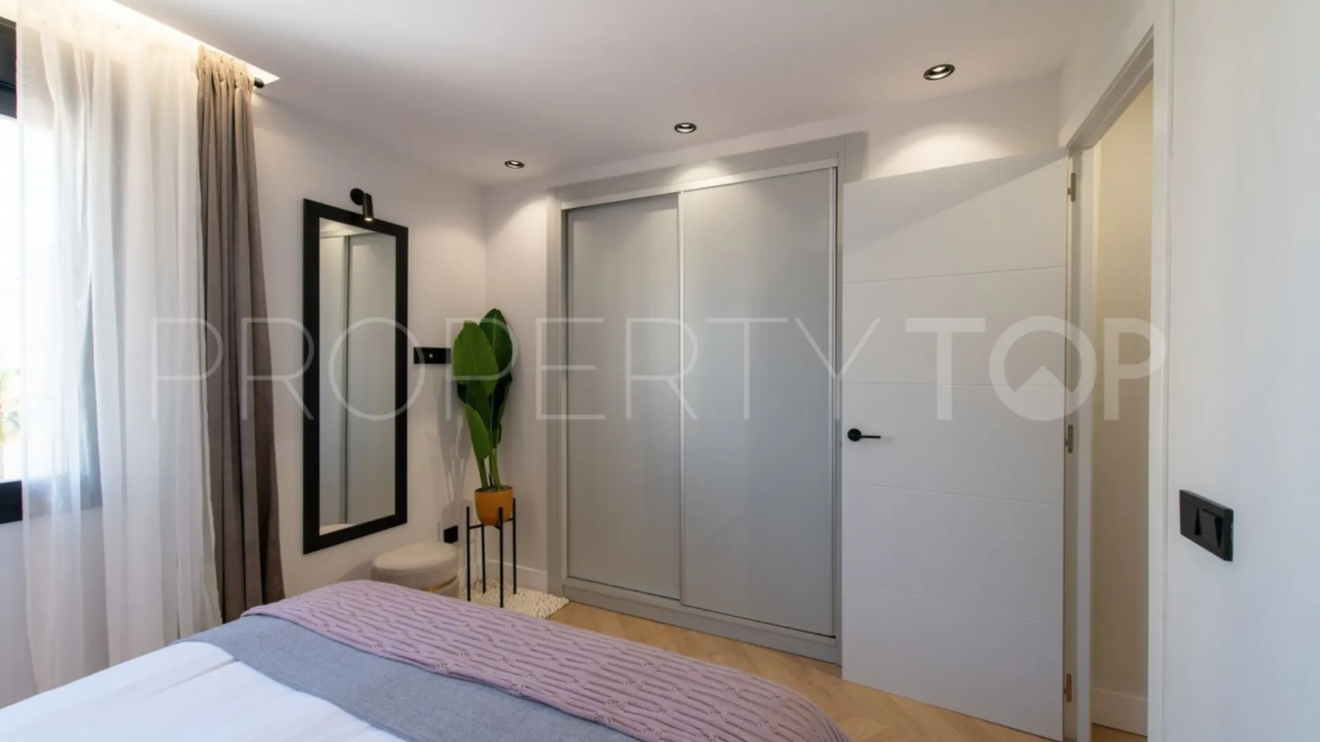 2 bedrooms apartment in Marbella Centro for sale