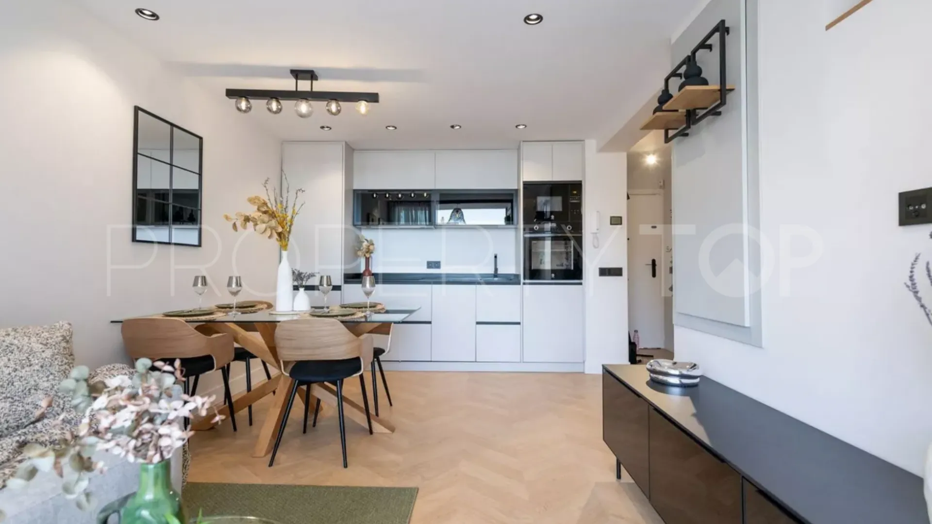 2 bedrooms apartment in Marbella Centro for sale
