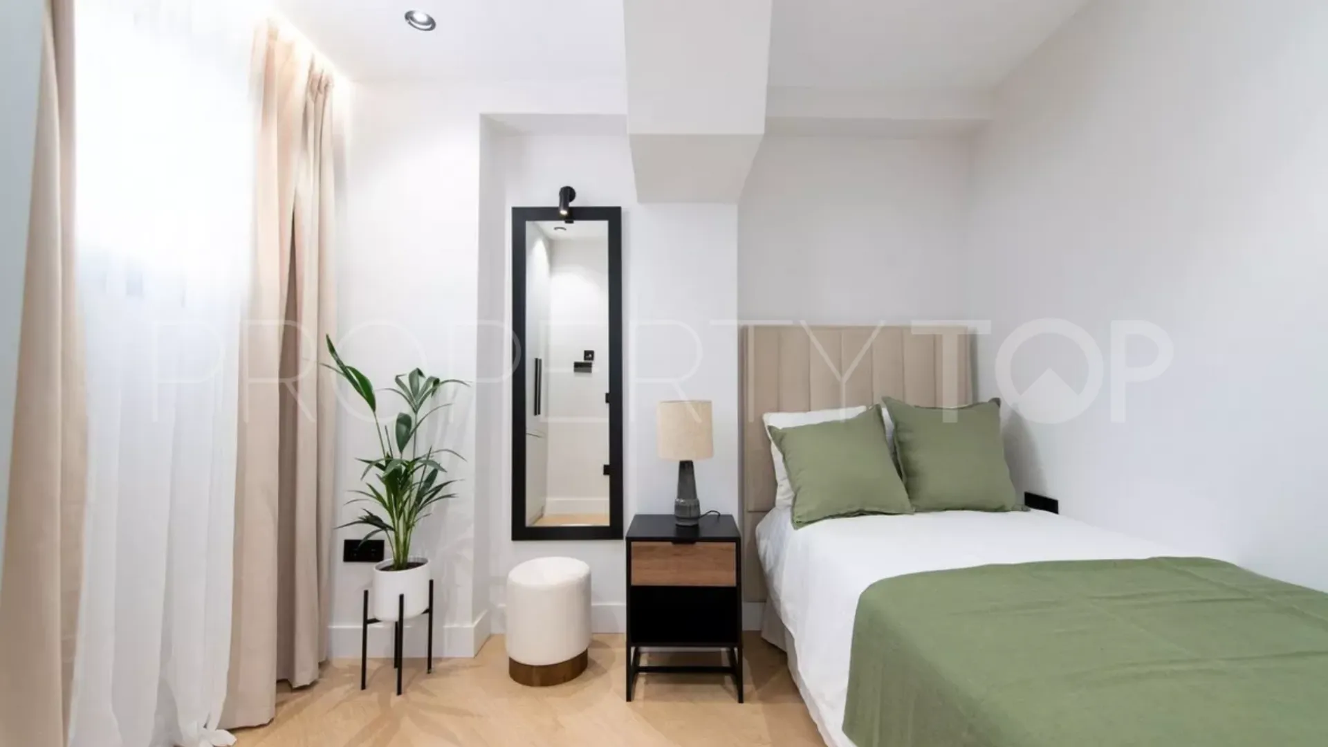 2 bedrooms apartment in Marbella Centro for sale
