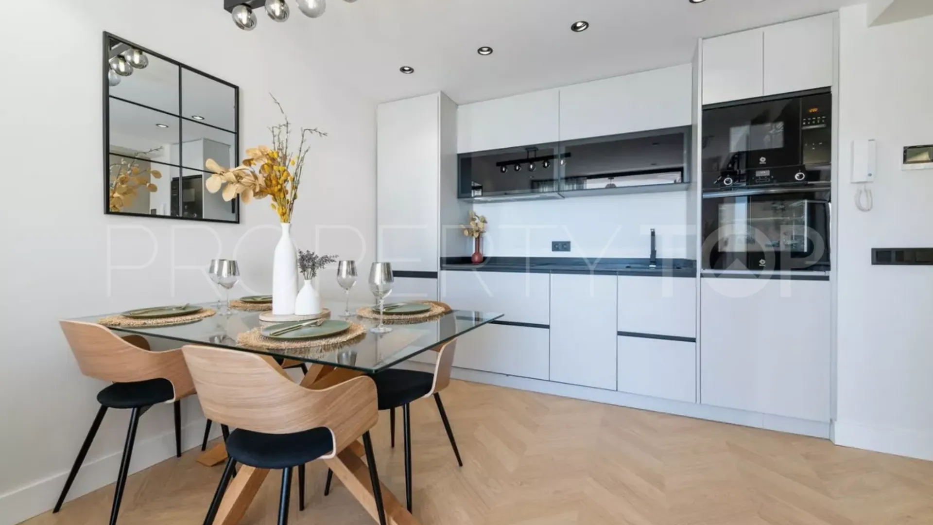 2 bedrooms apartment in Marbella Centro for sale