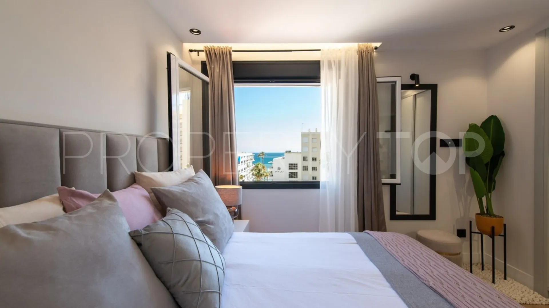 2 bedrooms apartment in Marbella Centro for sale