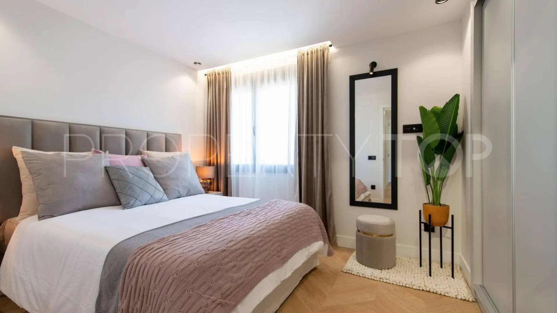 2 bedrooms apartment in Marbella Centro for sale