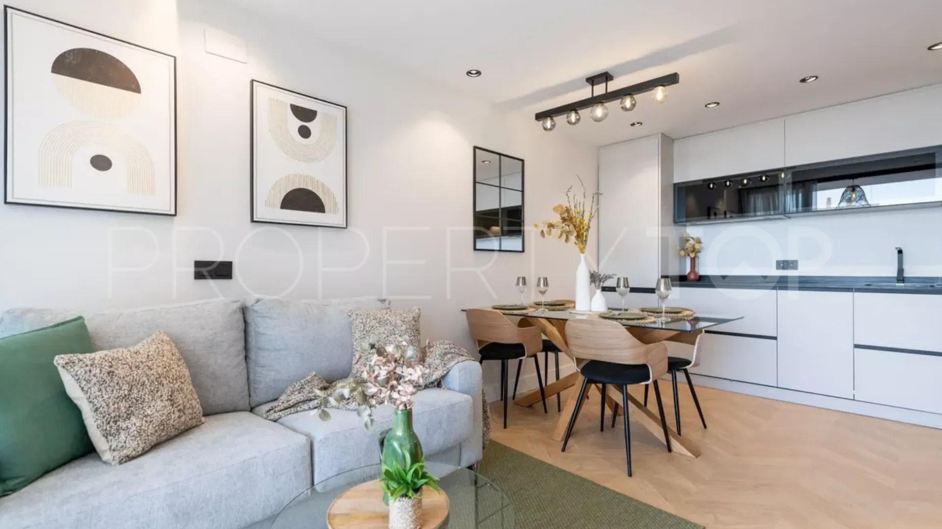 2 bedrooms apartment in Marbella Centro for sale