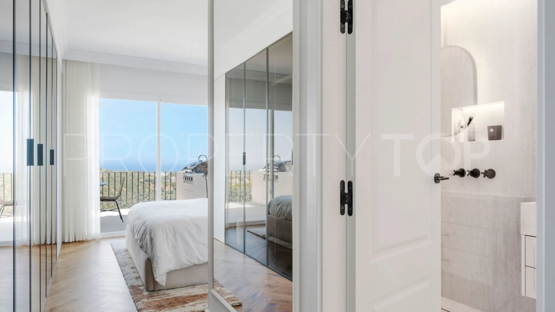 Ático en venta de 3 dormitorios en Altos de La Quinta
