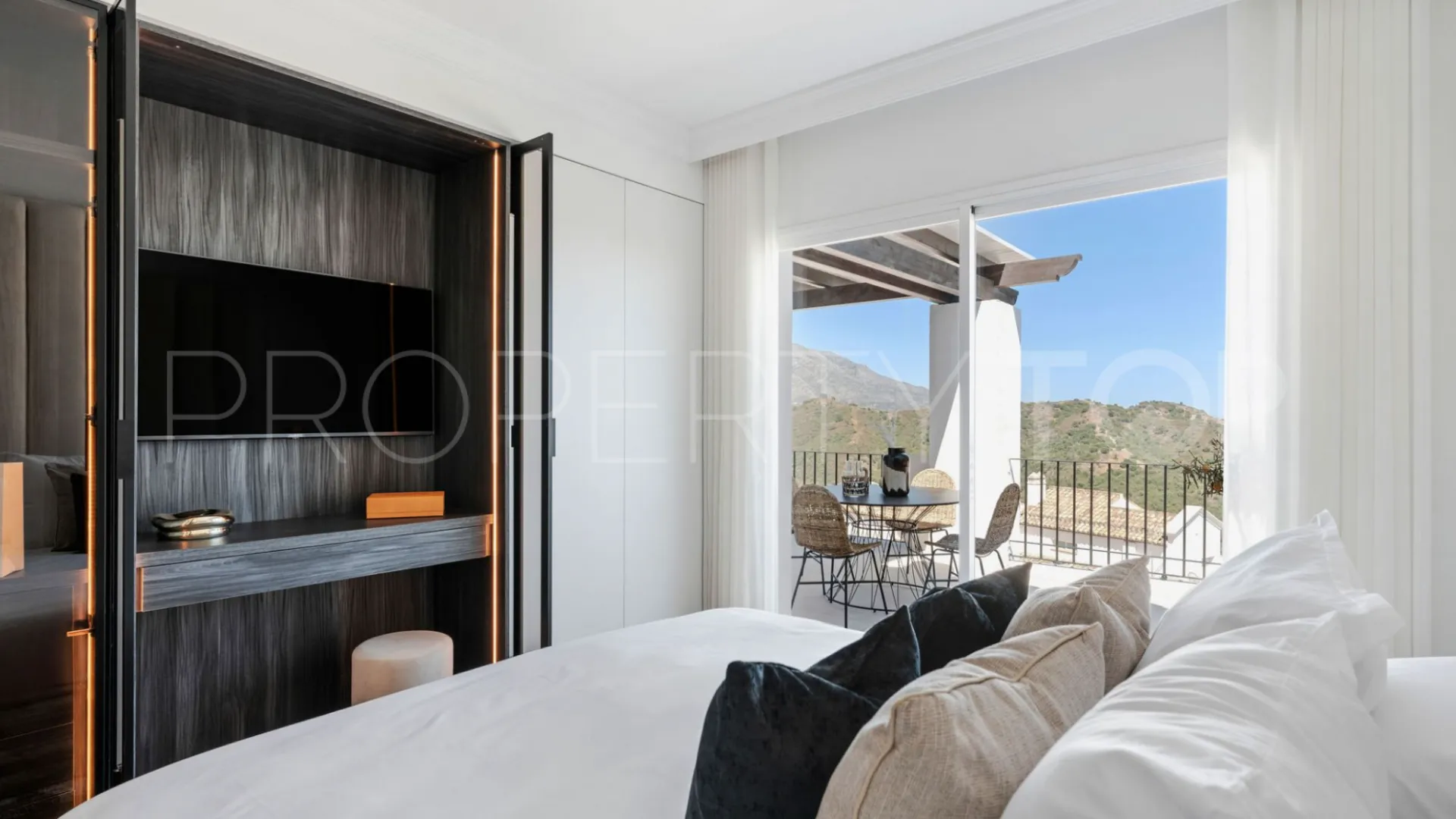 Ático en venta de 3 dormitorios en Altos de La Quinta
