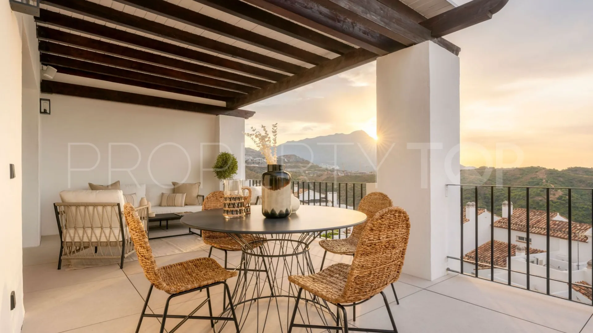Ático en venta de 3 dormitorios en Altos de La Quinta