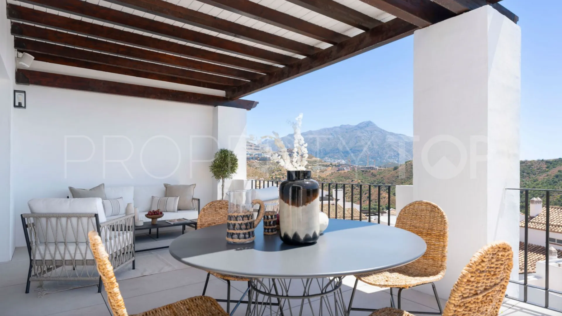 Ático en venta de 3 dormitorios en Altos de La Quinta