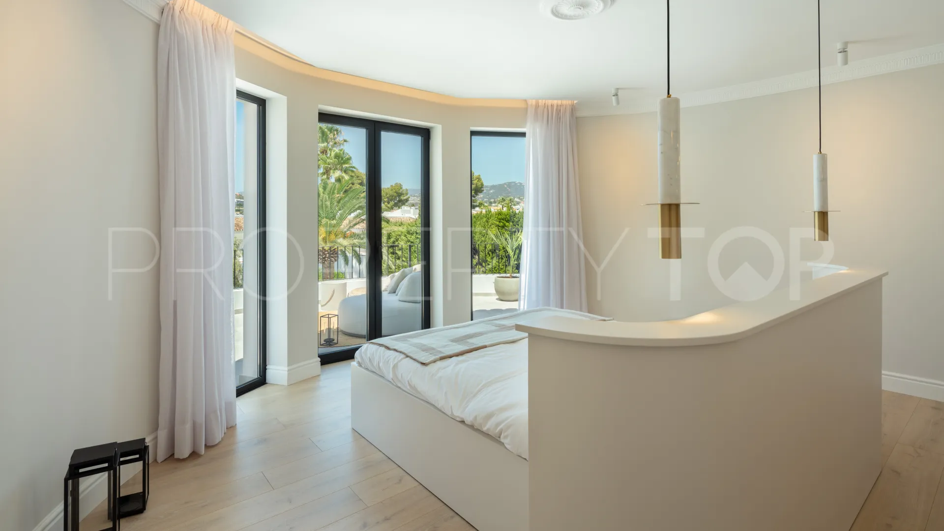 Comprar villa de 5 dormitorios en Aloha