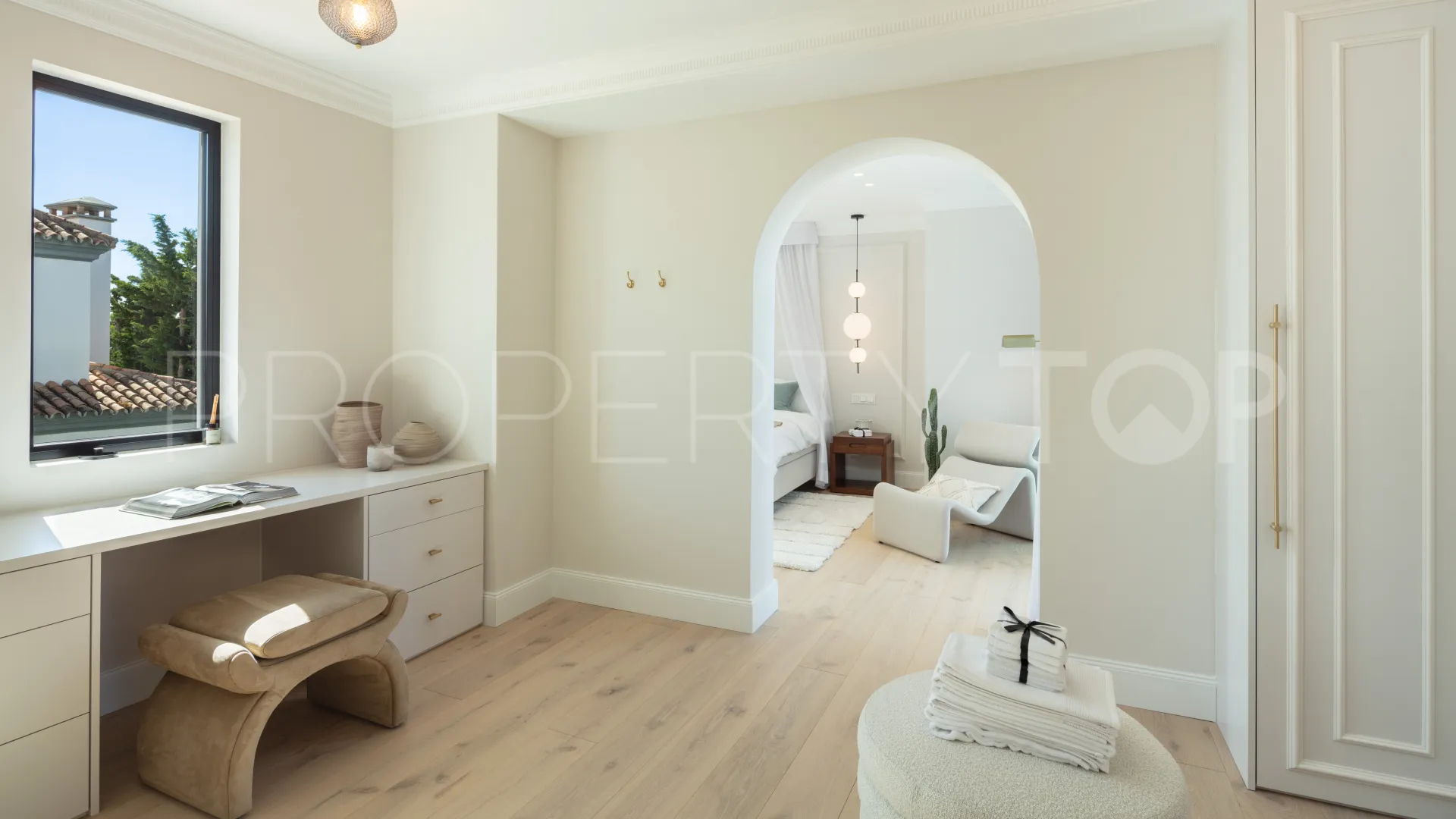 Comprar villa de 5 dormitorios en Aloha