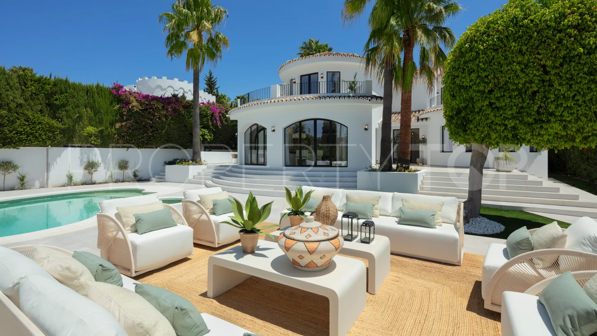 Comprar villa de 5 dormitorios en Aloha