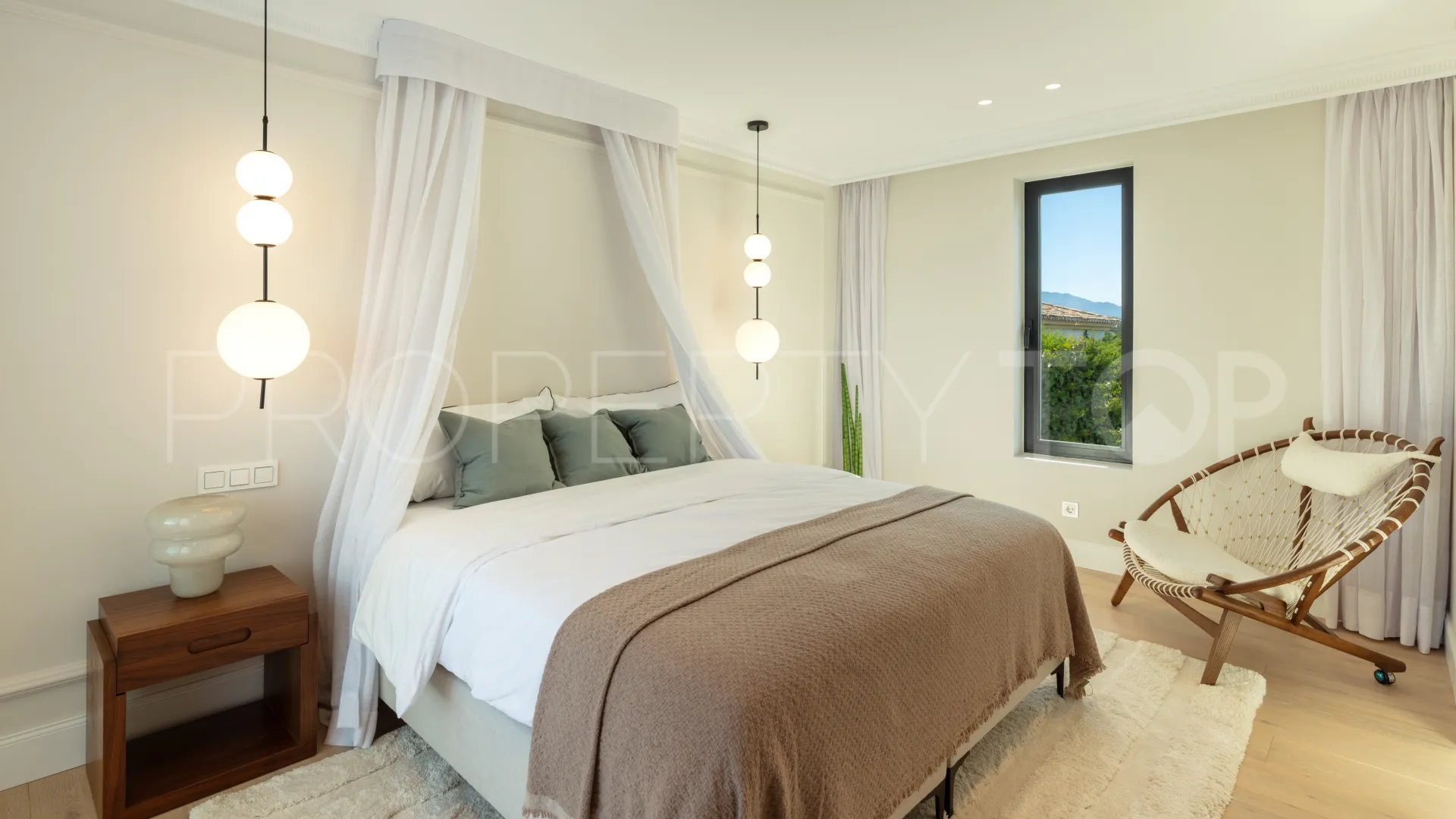 Comprar villa de 5 dormitorios en Aloha