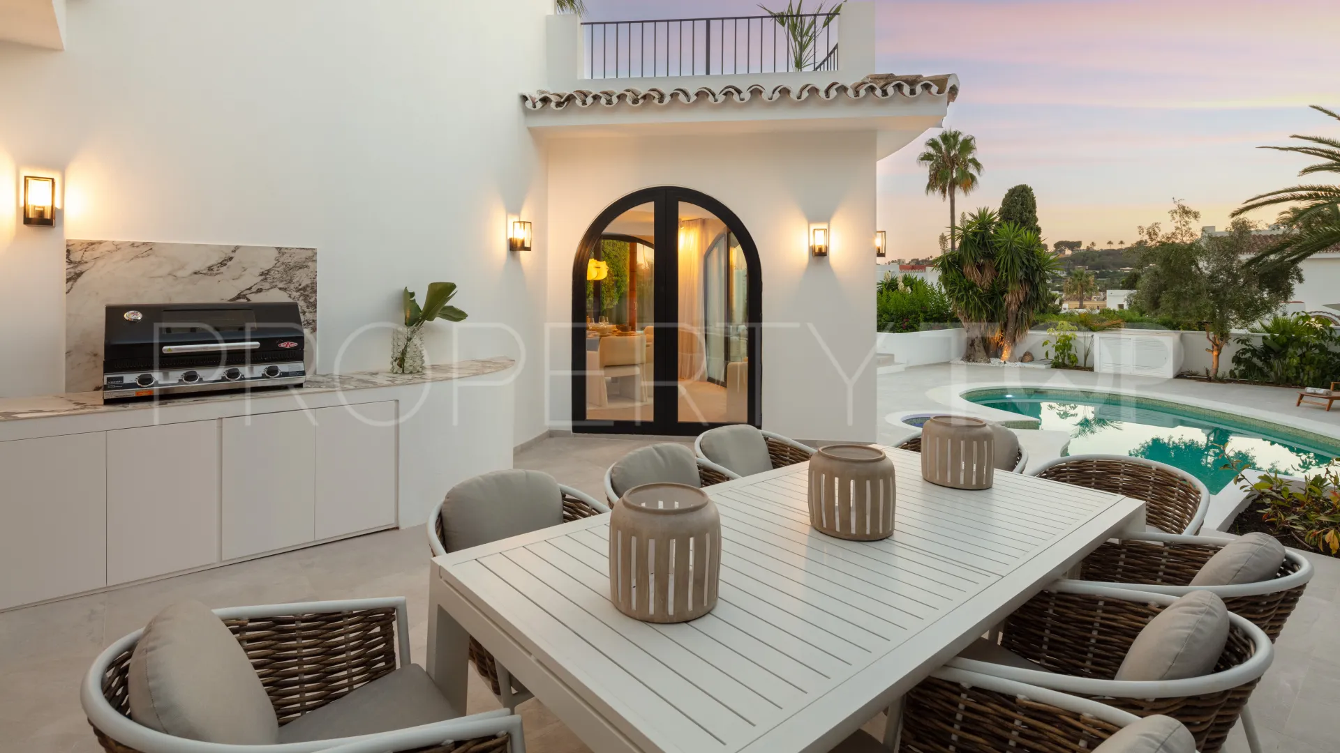 Comprar villa de 5 dormitorios en Aloha