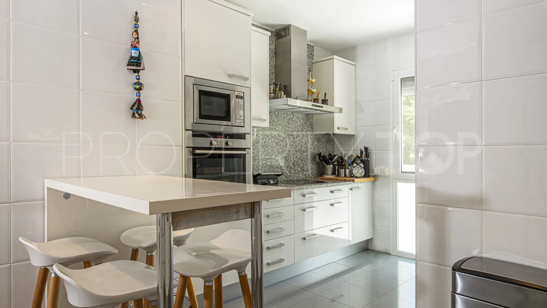 Nueva Andalucia, apartamento en venta de 2 dormitorios