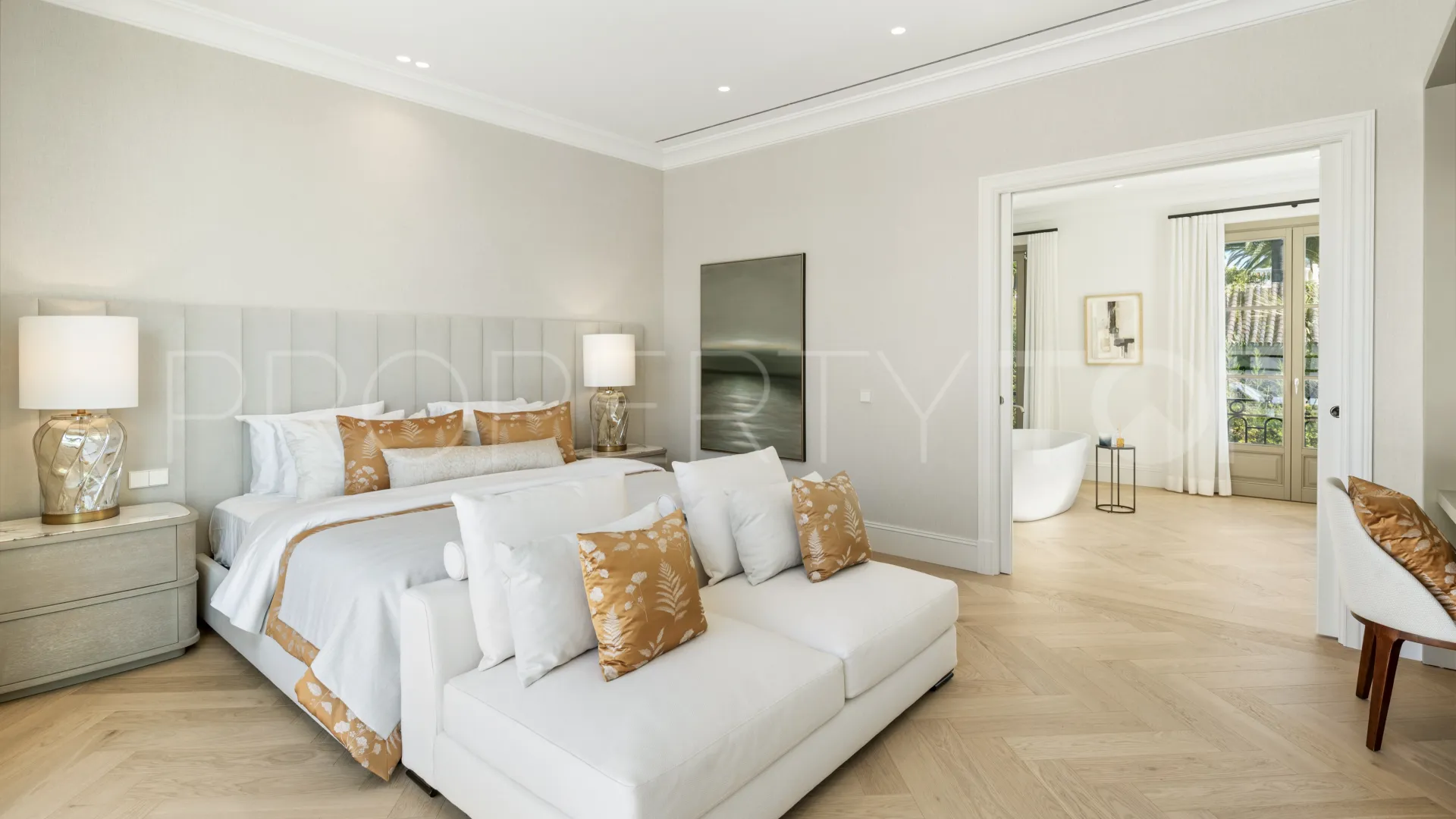 Villa en venta con 6 dormitorios en Nueva Andalucia