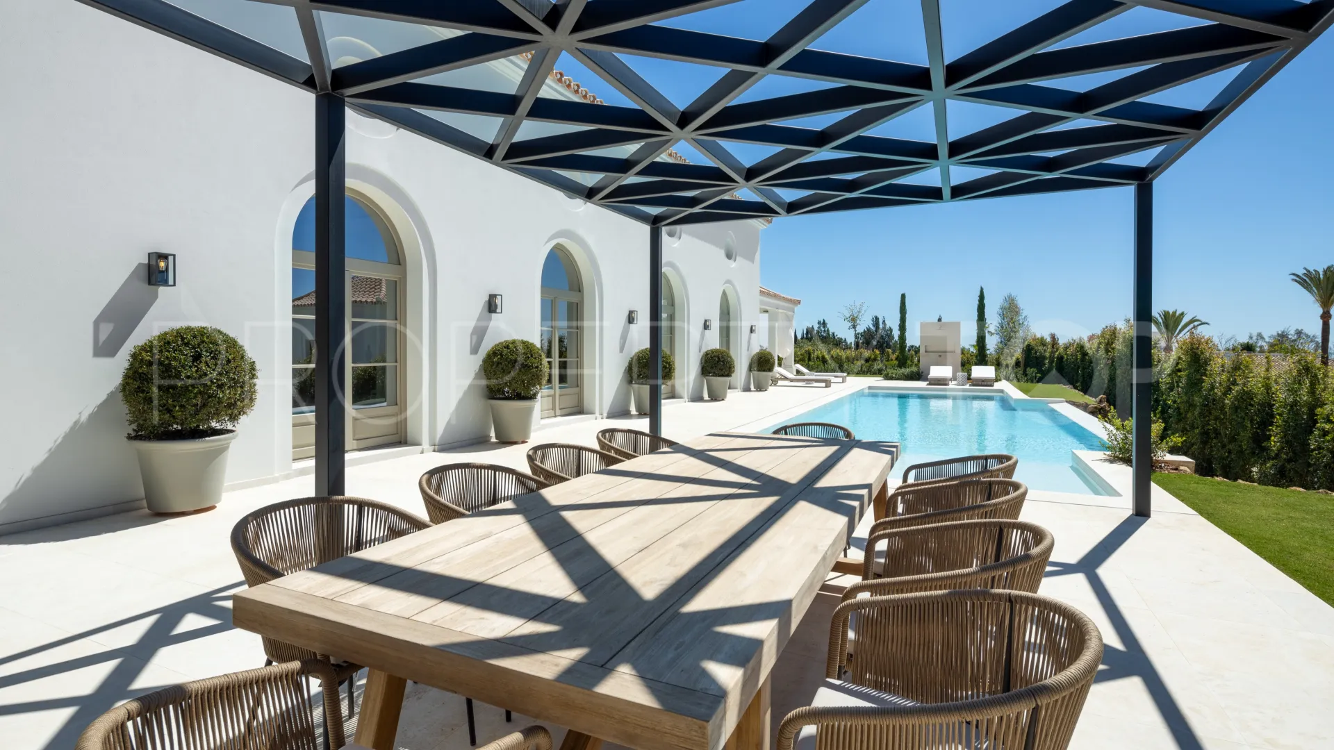 Villa en venta con 6 dormitorios en Nueva Andalucia