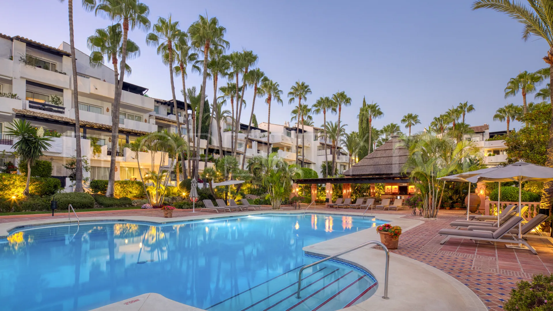 Se vende apartamento planta baja en Marbella Golden Mile