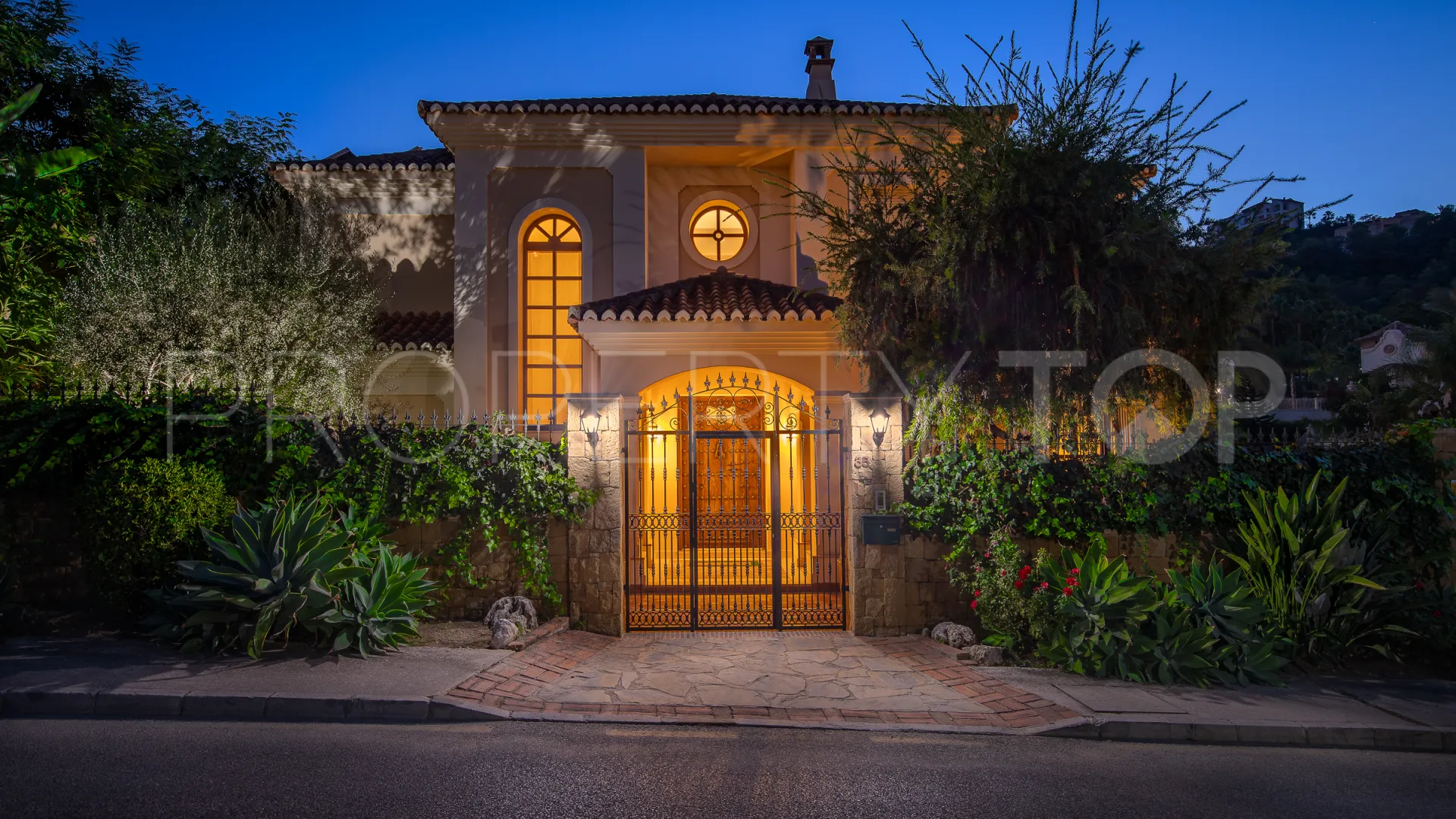 Villa for sale in Los Arqueros