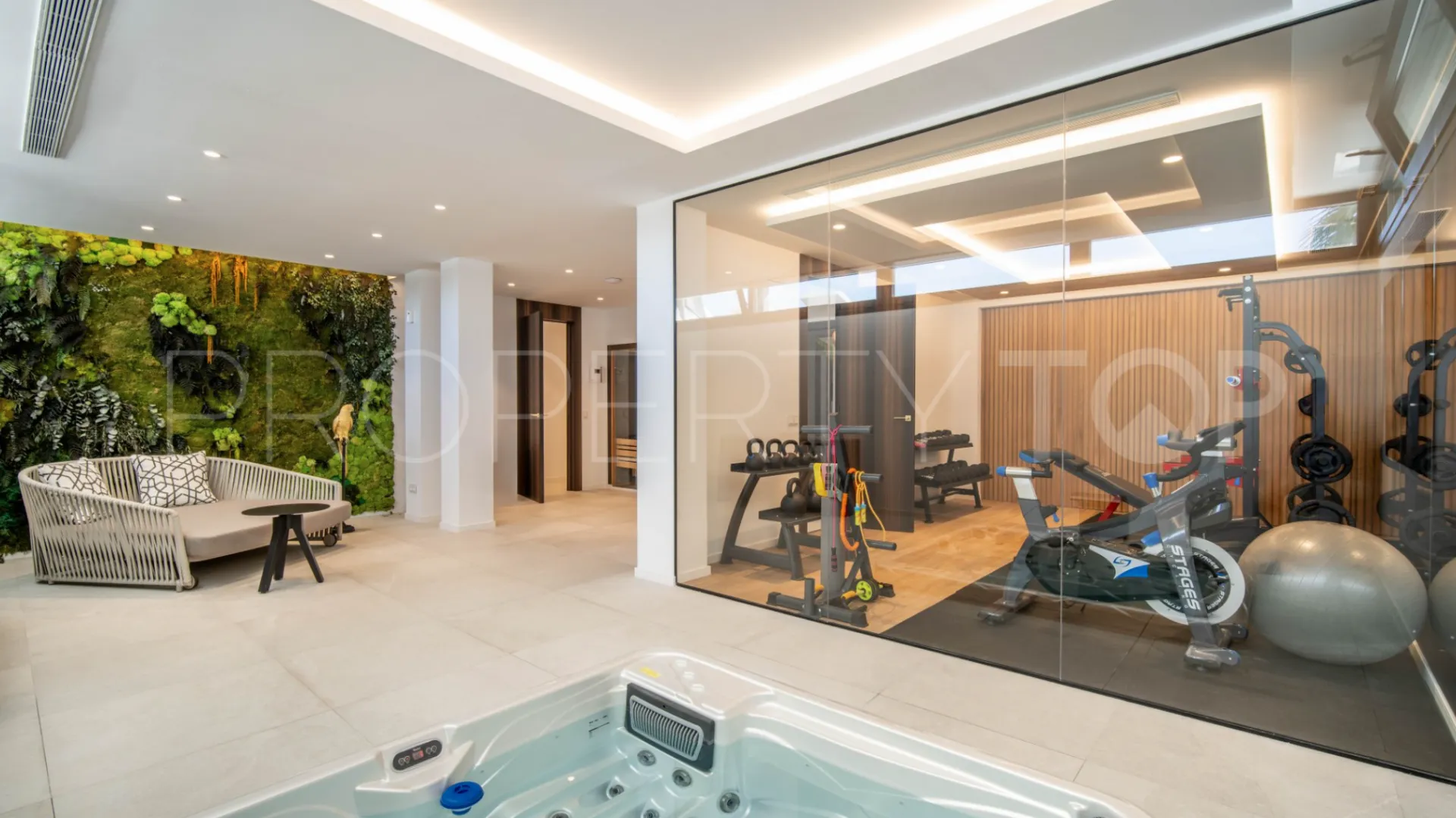 For sale 4 bedrooms villa in Les Belvederes