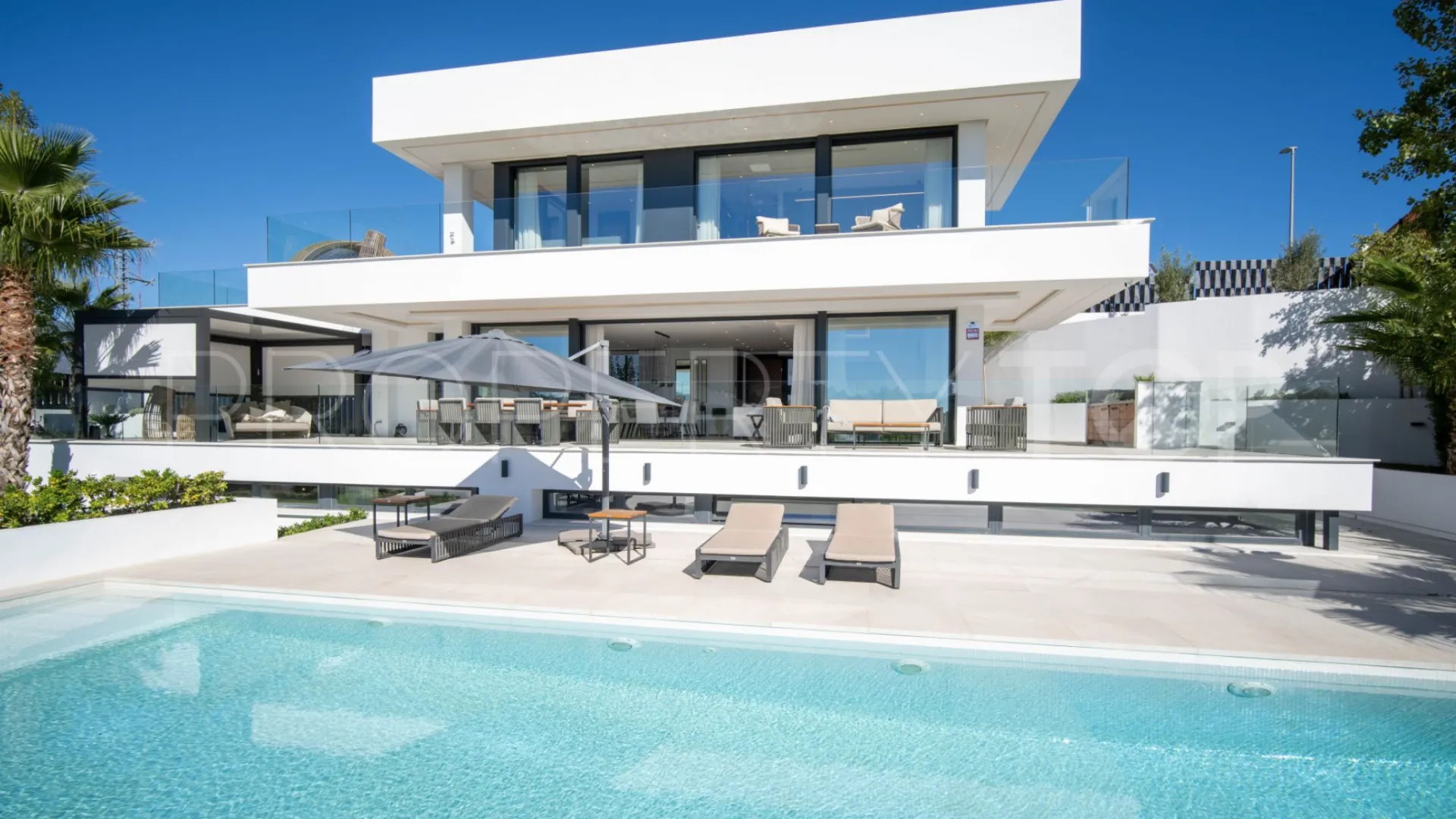 For sale 4 bedrooms villa in Les Belvederes
