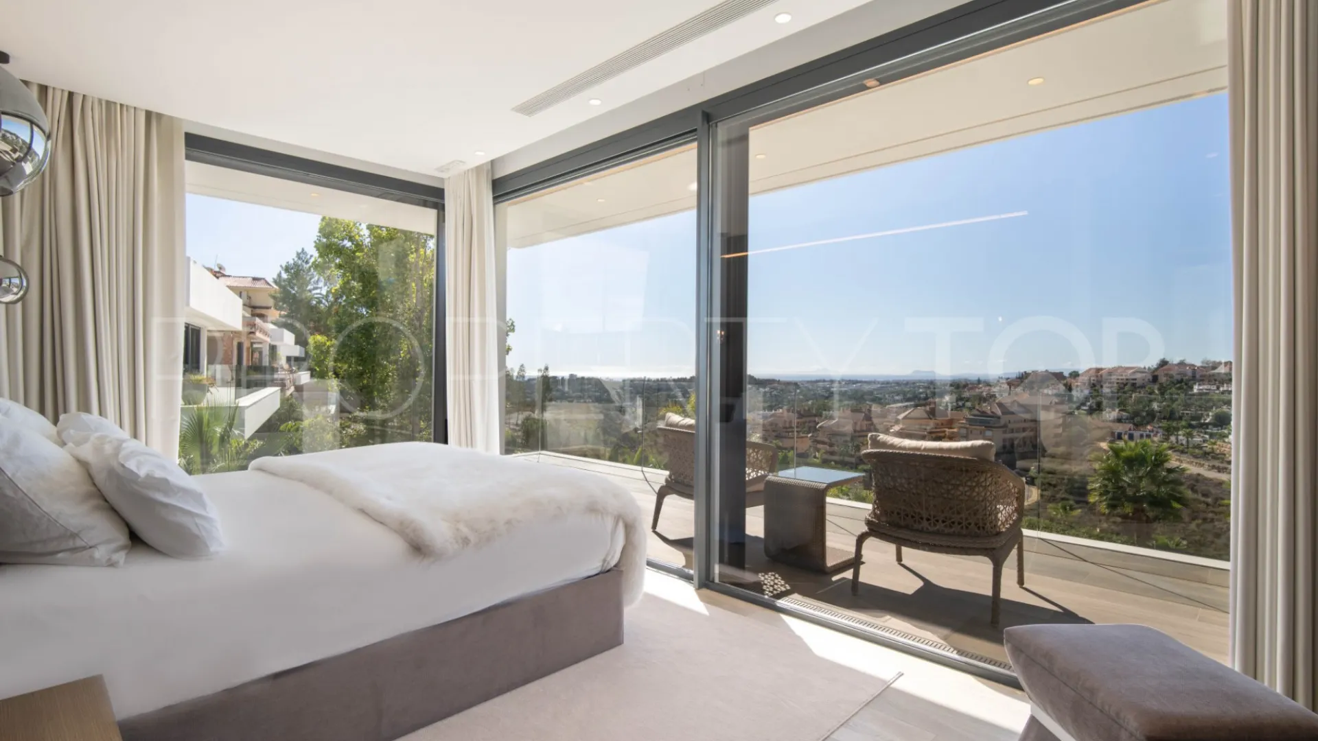 For sale 4 bedrooms villa in Les Belvederes