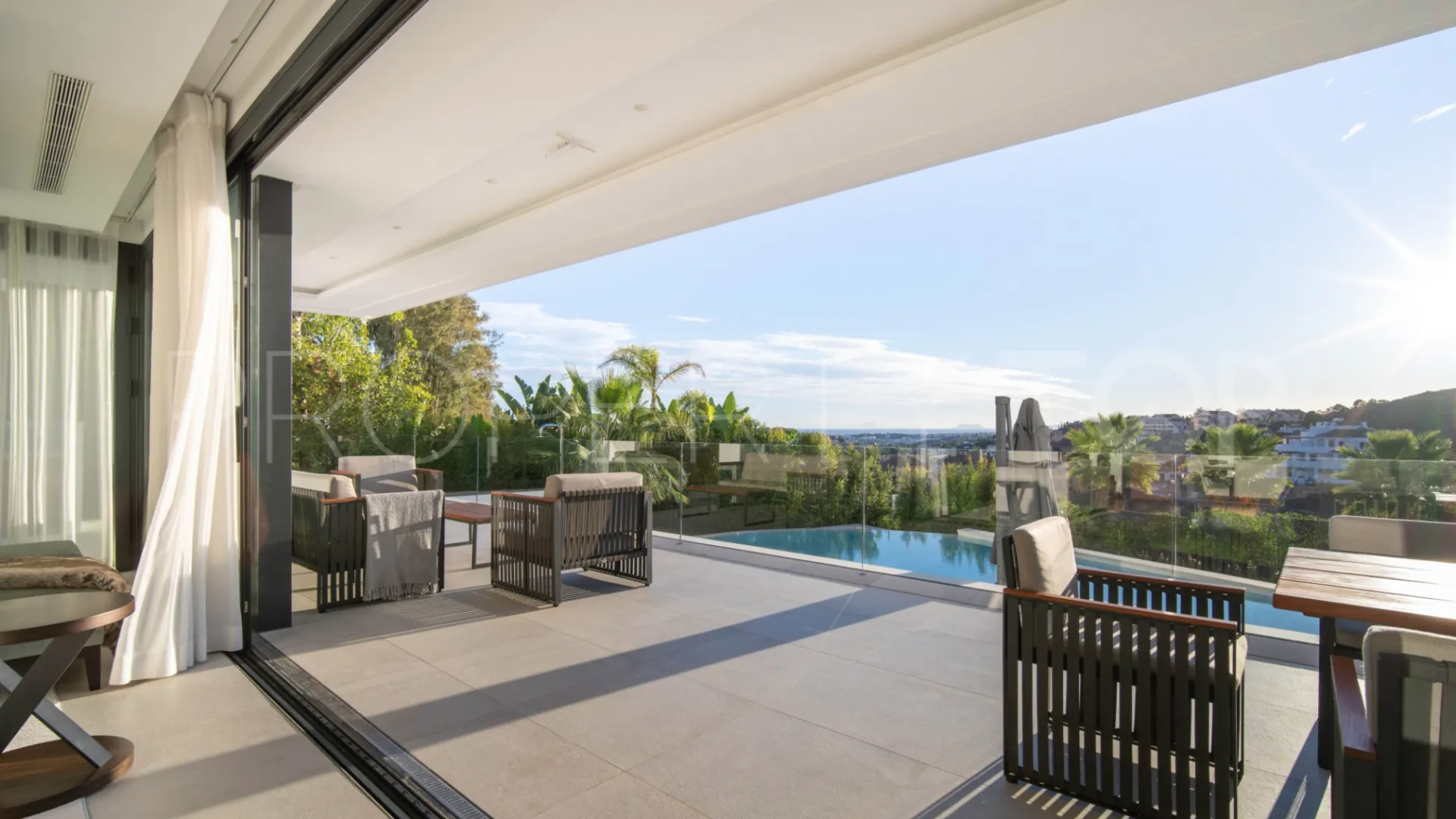 For sale 4 bedrooms villa in Les Belvederes