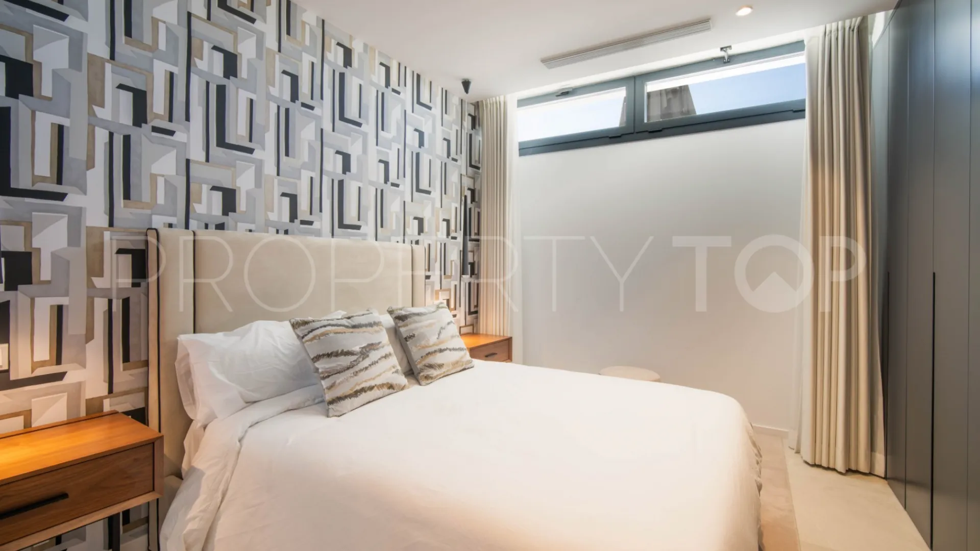 For sale 4 bedrooms villa in Les Belvederes