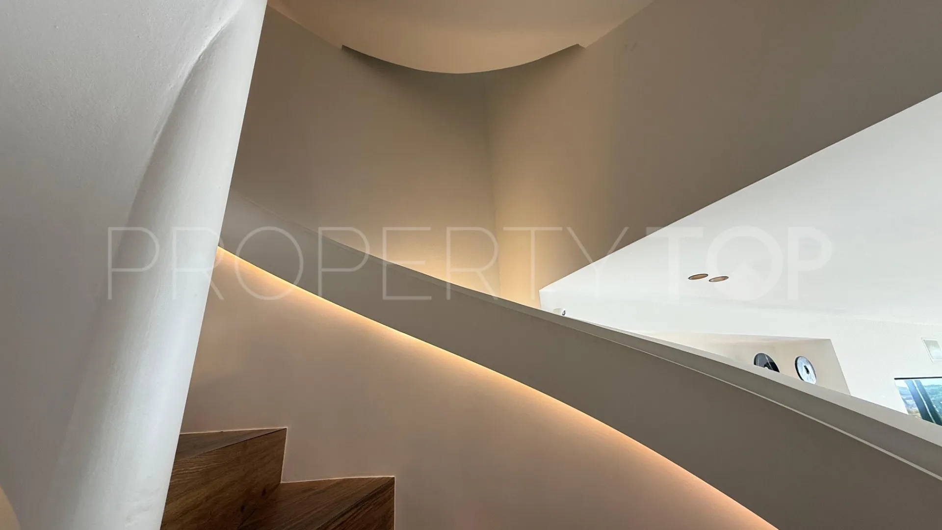 For sale El Herrojo town house