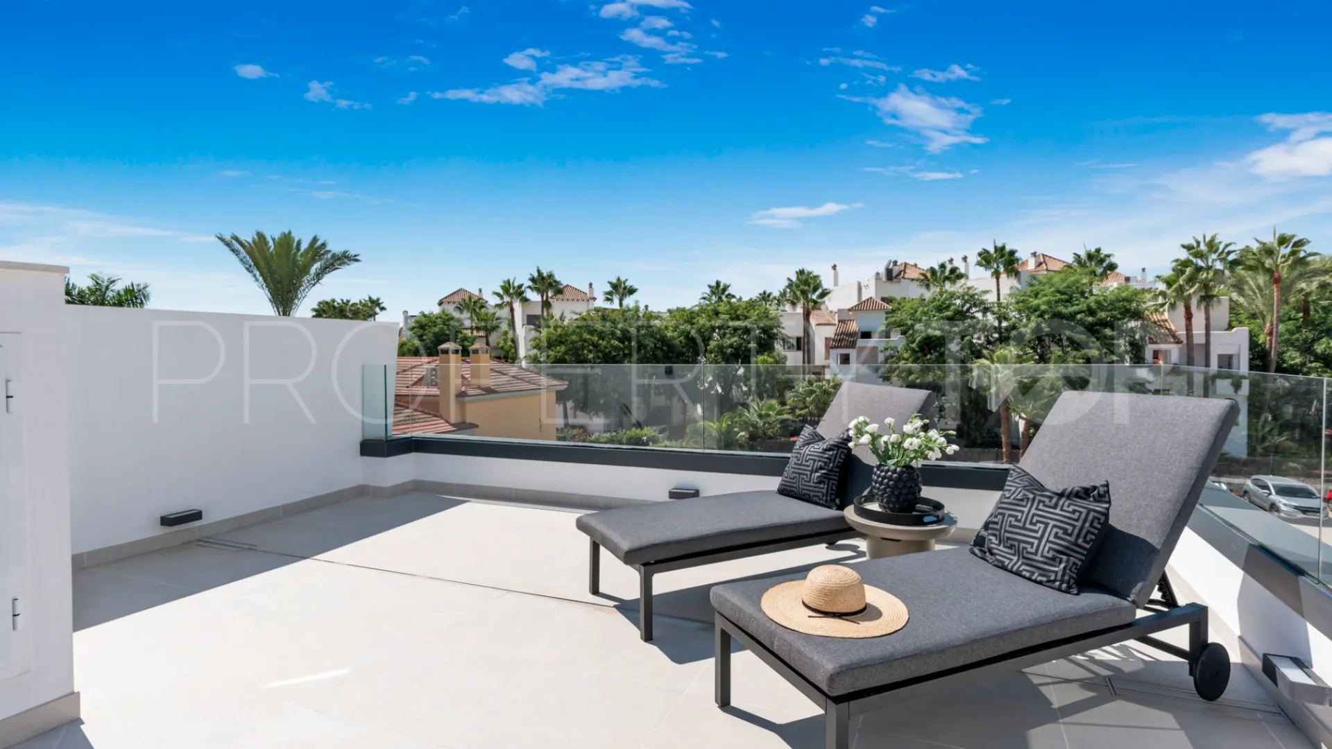 For sale 5 bedrooms semi detached house in Marbella - Puerto Banus