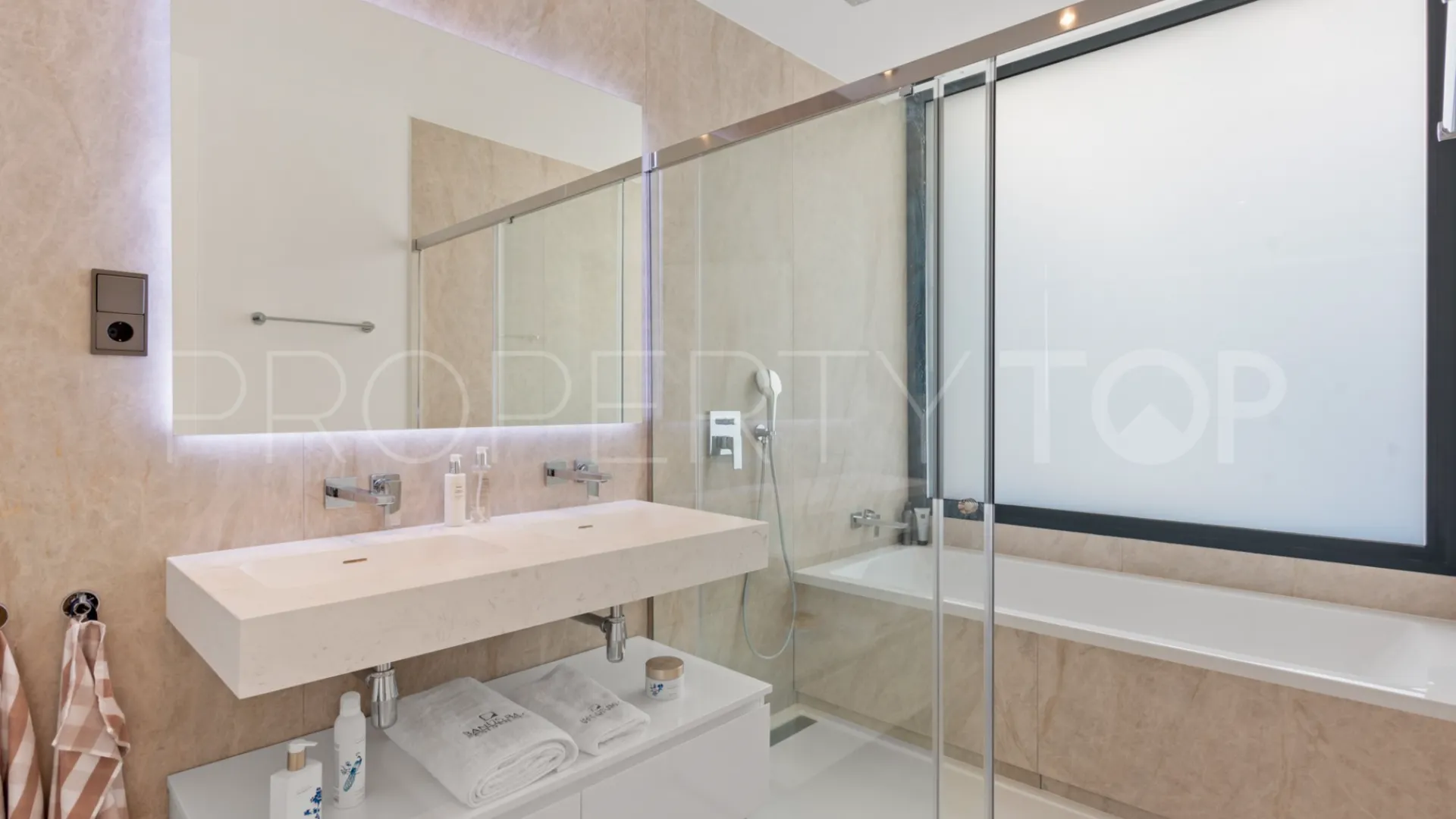 For sale 5 bedrooms semi detached house in Marbella - Puerto Banus