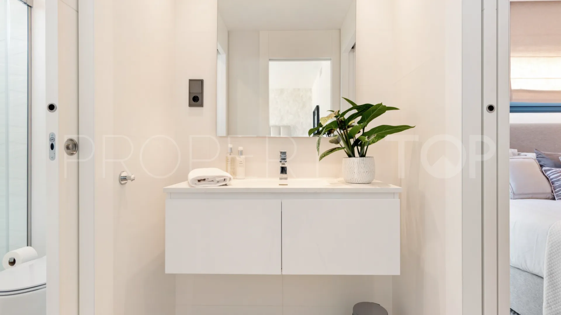 For sale 5 bedrooms semi detached house in Marbella - Puerto Banus