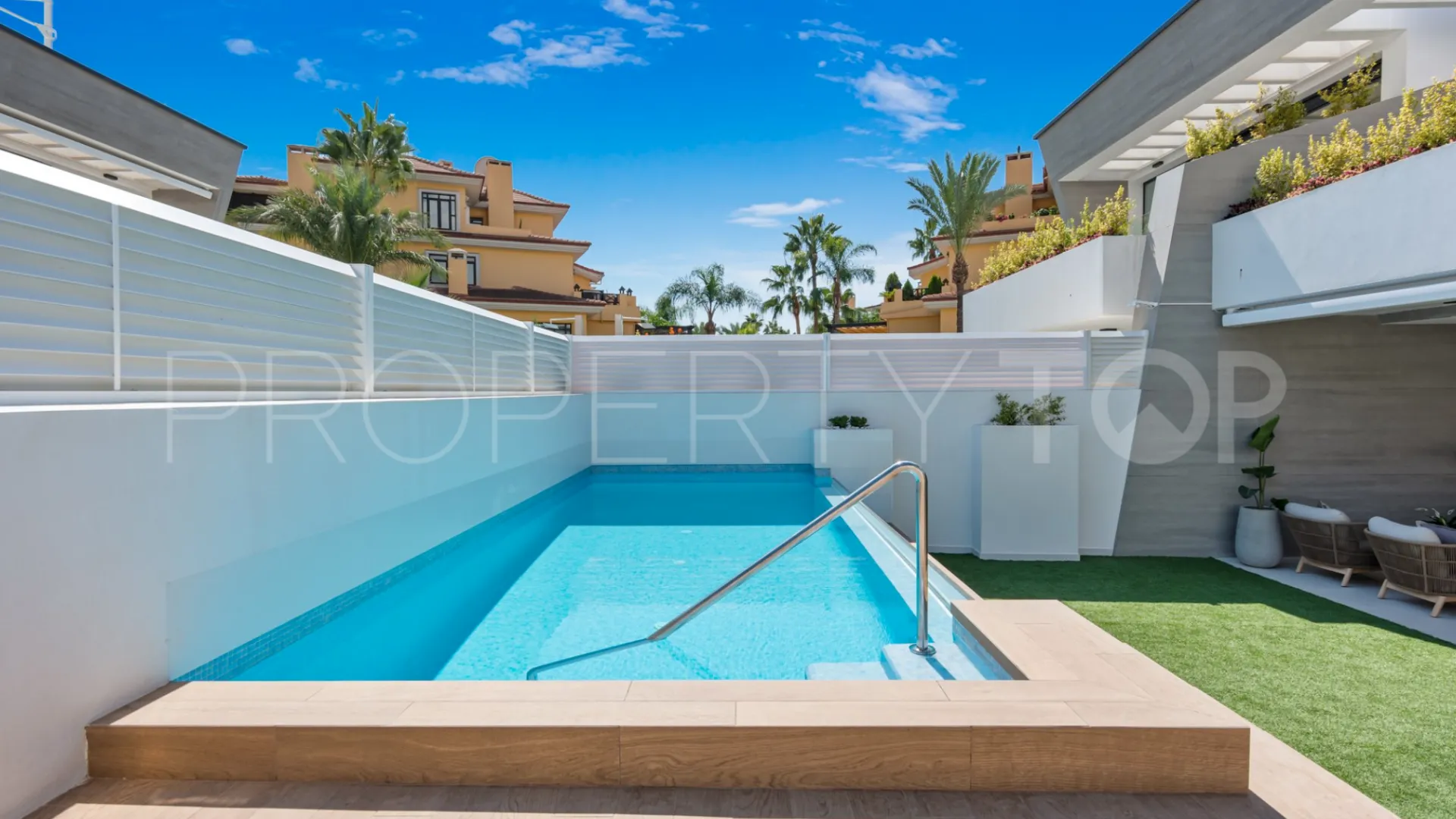 For sale 5 bedrooms semi detached house in Marbella - Puerto Banus