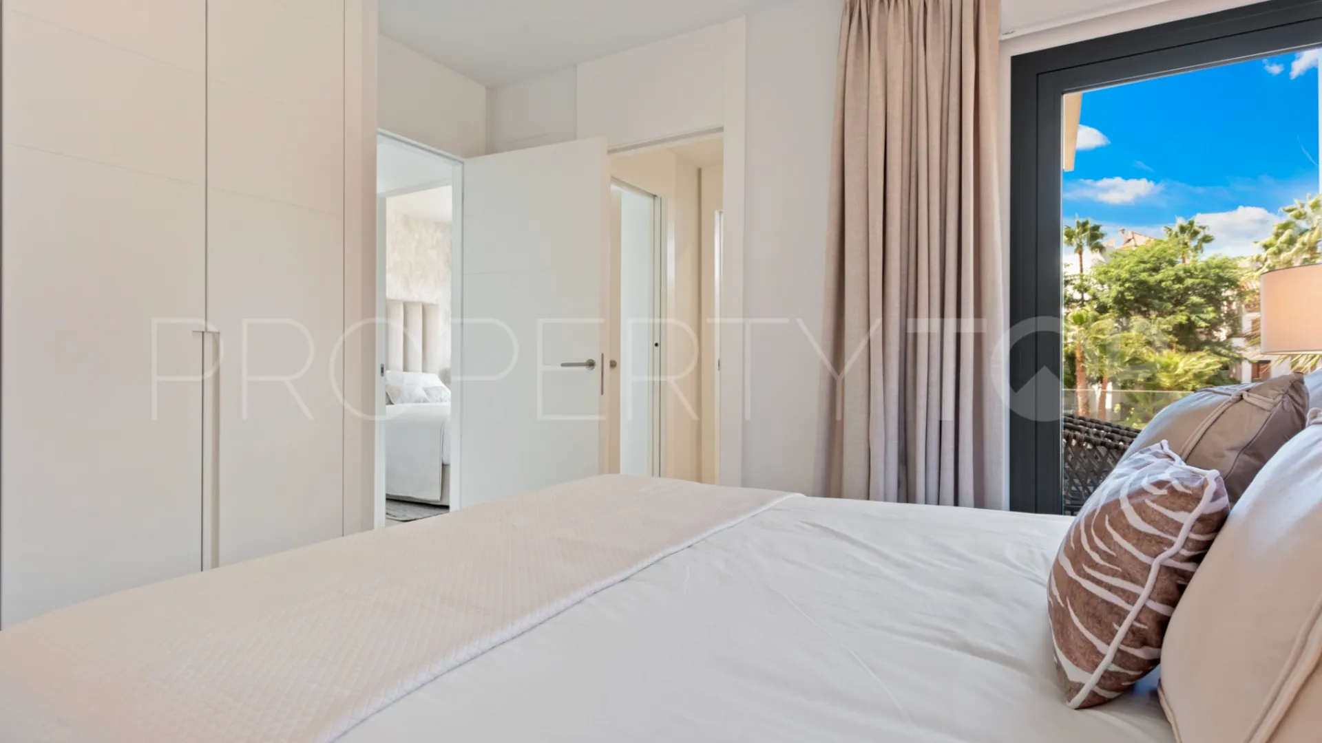 For sale 5 bedrooms semi detached house in Marbella - Puerto Banus