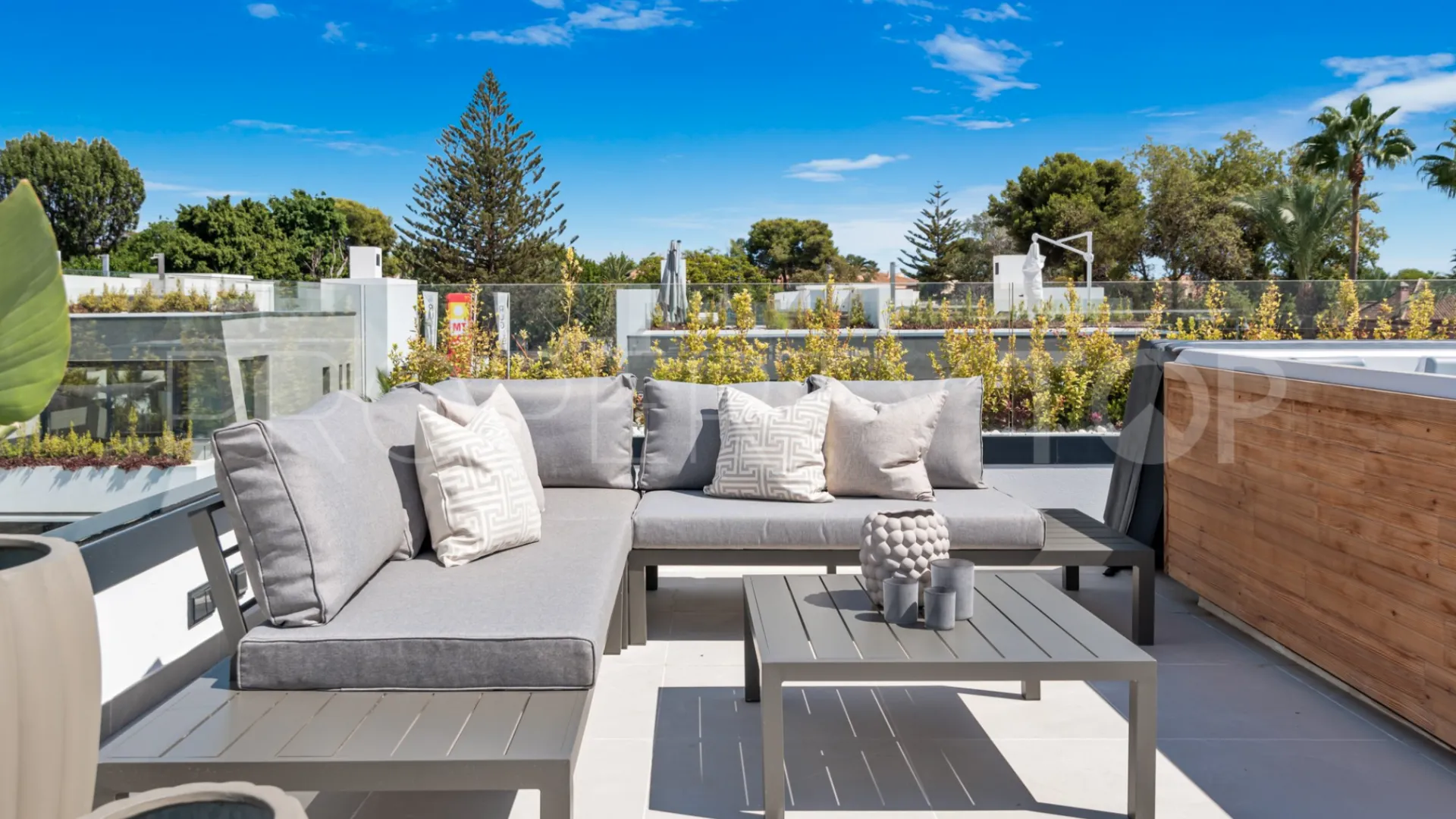 For sale 5 bedrooms semi detached house in Marbella - Puerto Banus