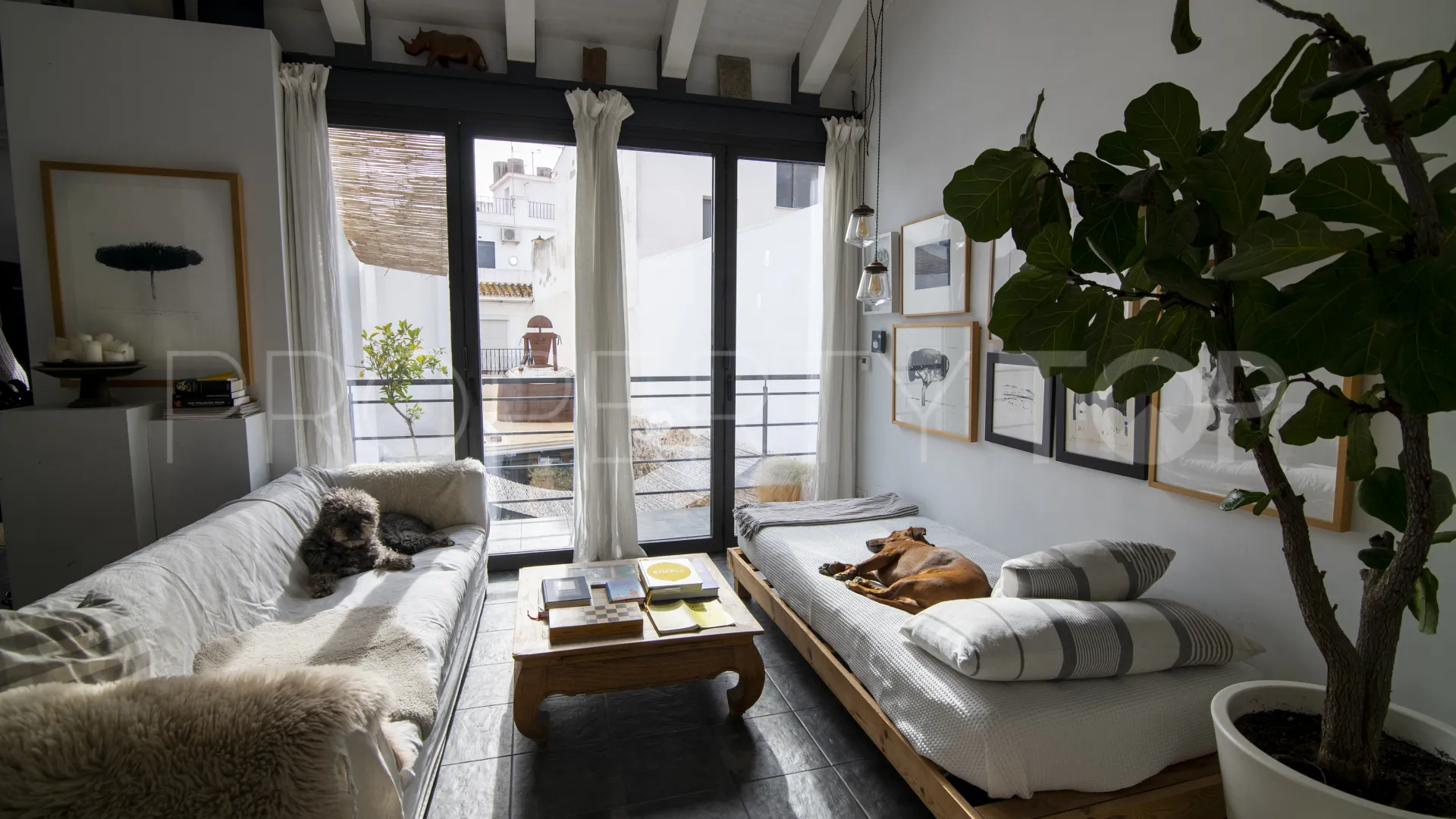 For sale town house in Estepona Centre