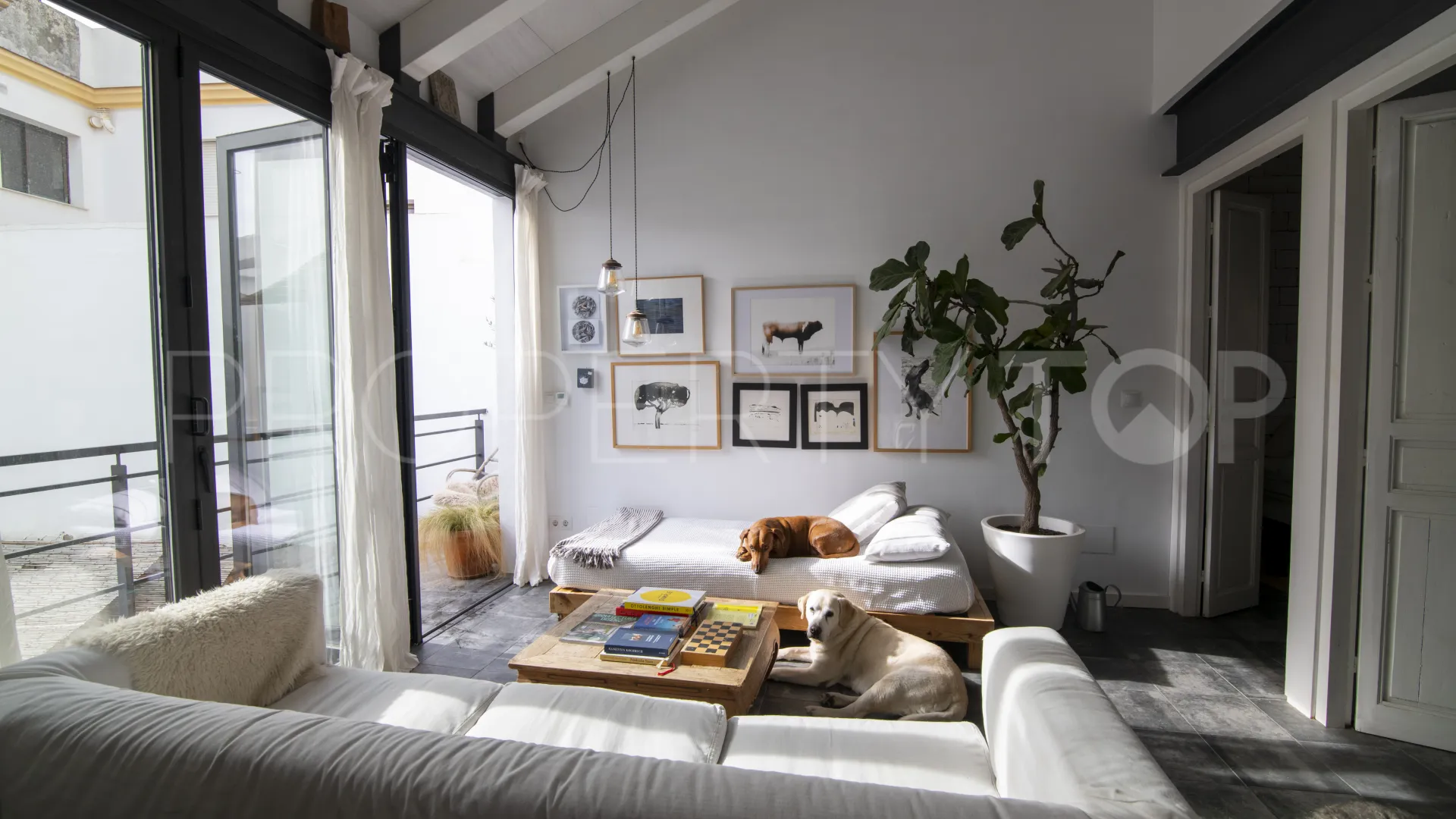 For sale town house in Estepona Centre