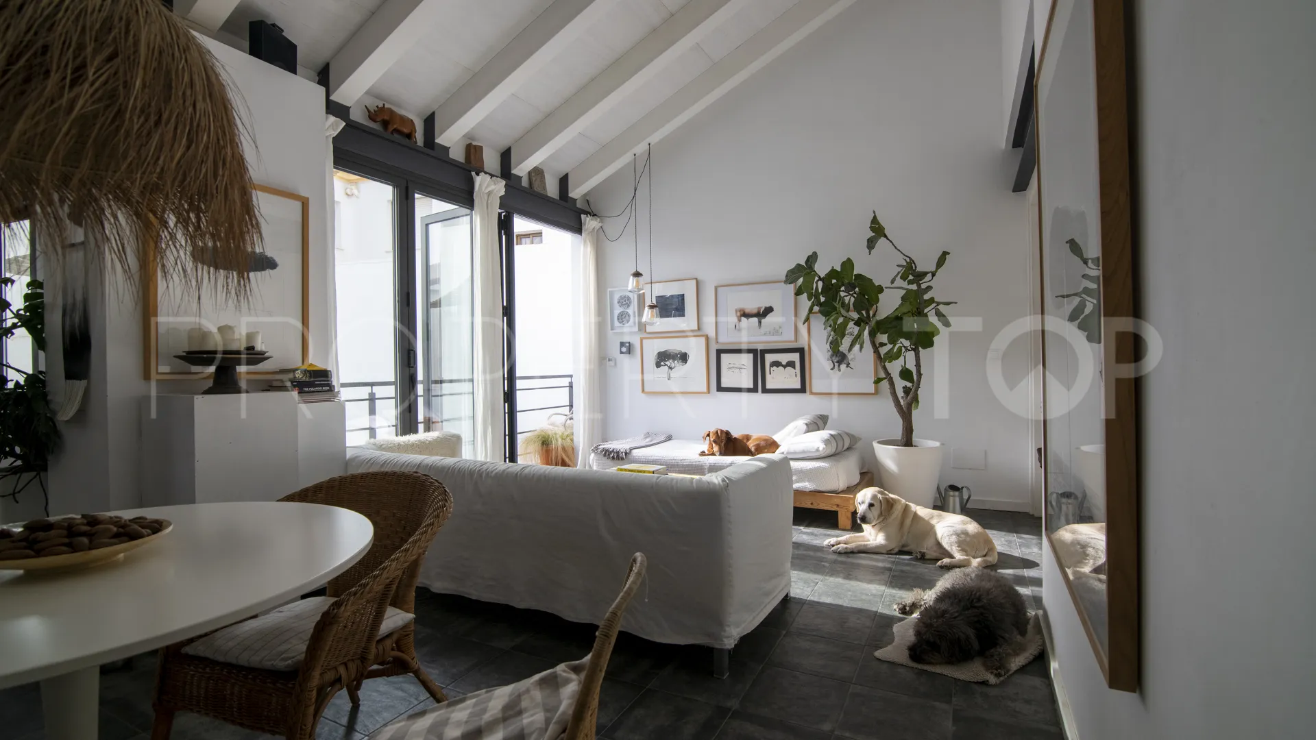 For sale town house in Estepona Centre