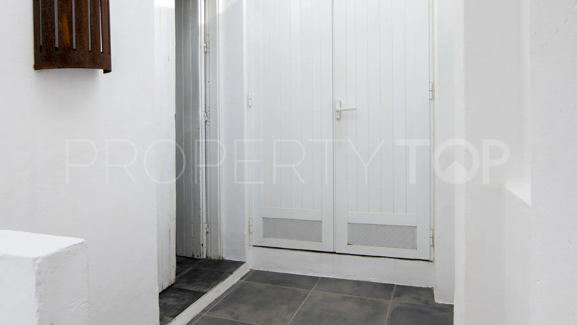 For sale town house in Estepona Centre