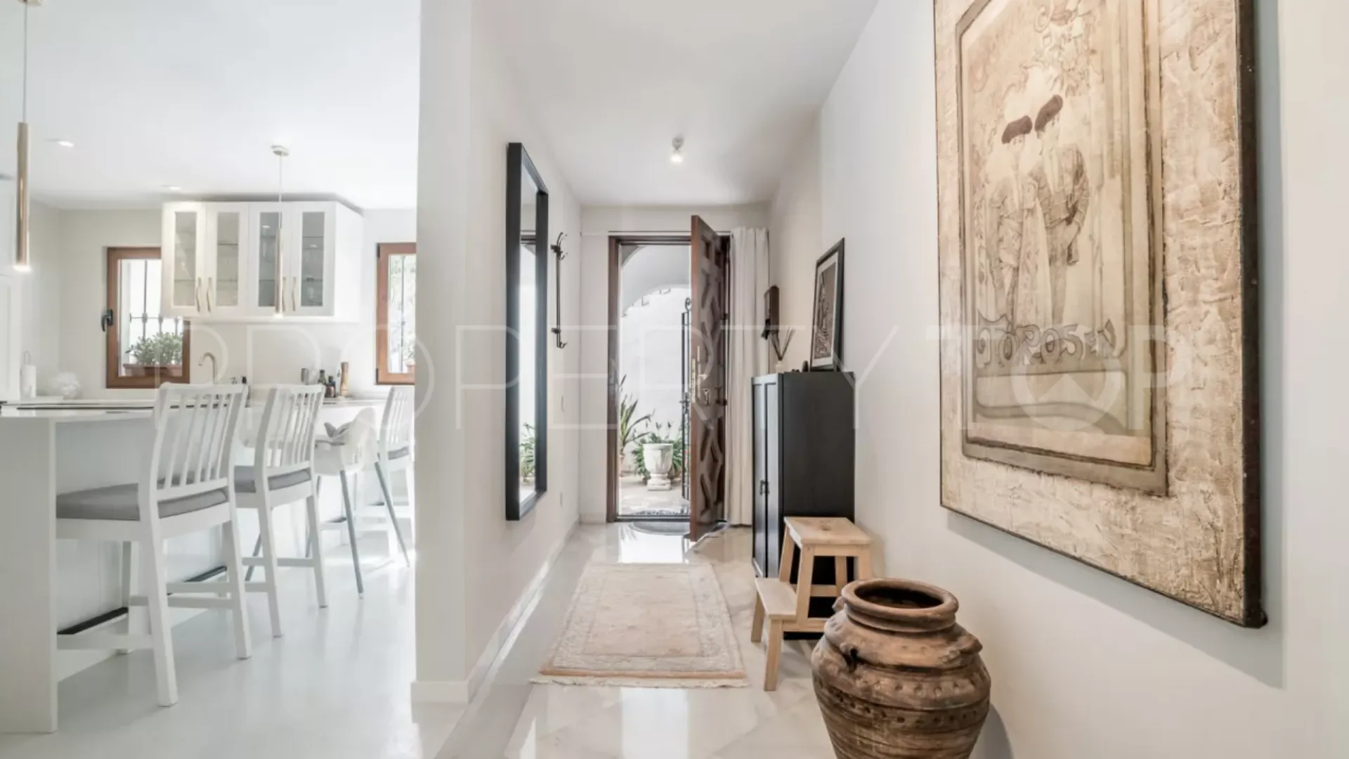Apartamento a la venta en Las Colinas de Marbella con 2 dormitorios