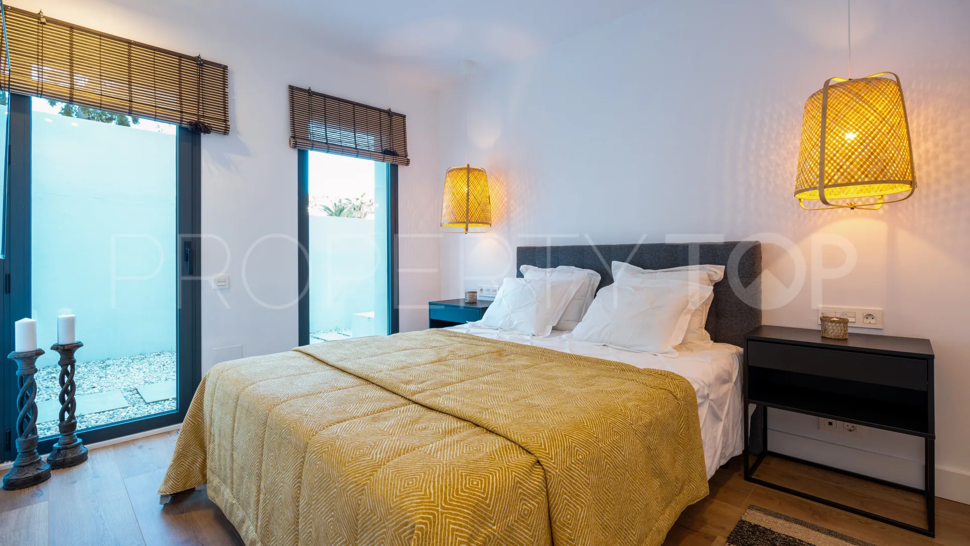 Buy 3 bedrooms villa in Nueva Andalucia
