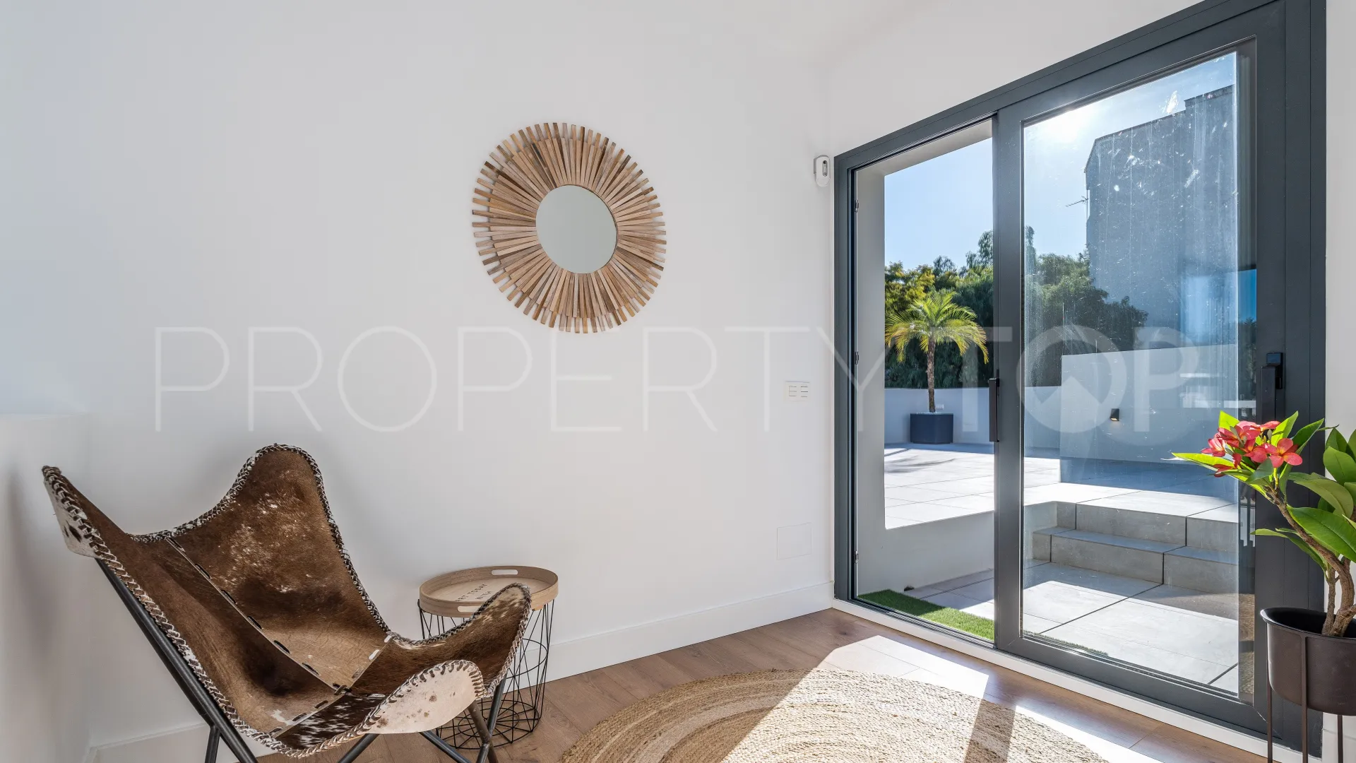 Buy 3 bedrooms villa in Nueva Andalucia