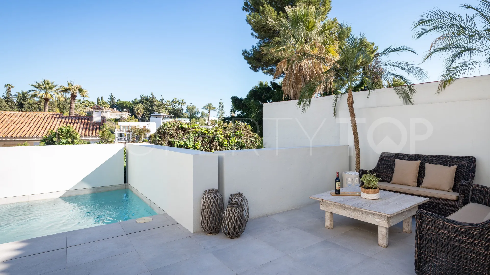 Buy 3 bedrooms villa in Nueva Andalucia