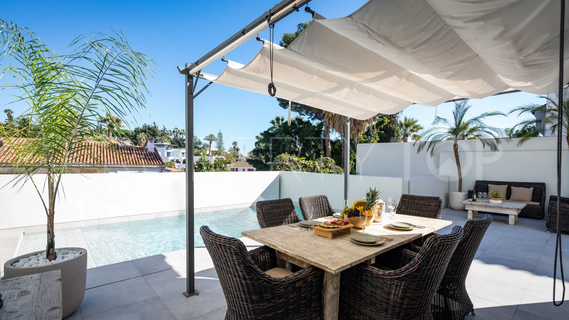 Buy 3 bedrooms villa in Nueva Andalucia