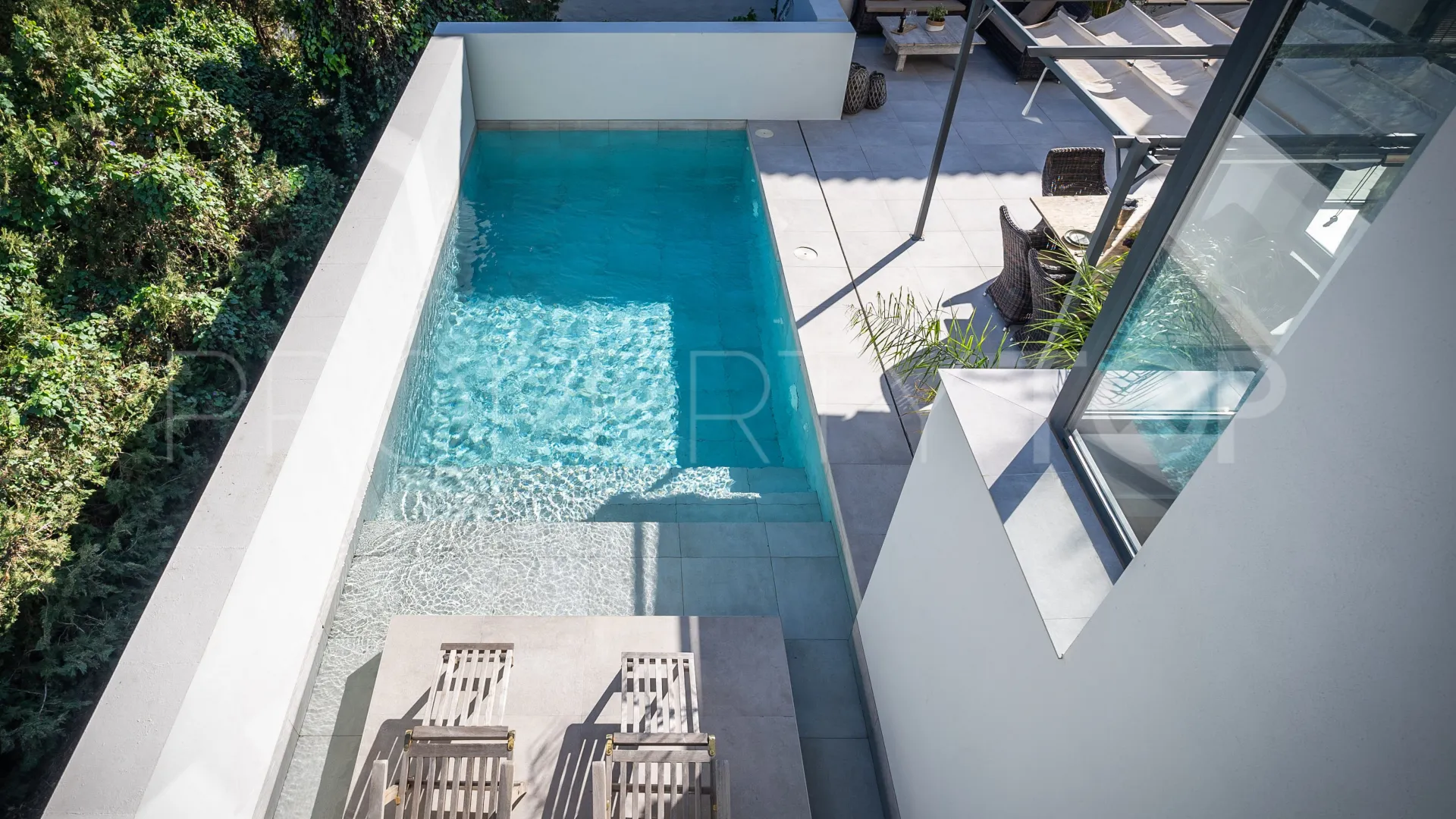 Buy 3 bedrooms villa in Nueva Andalucia
