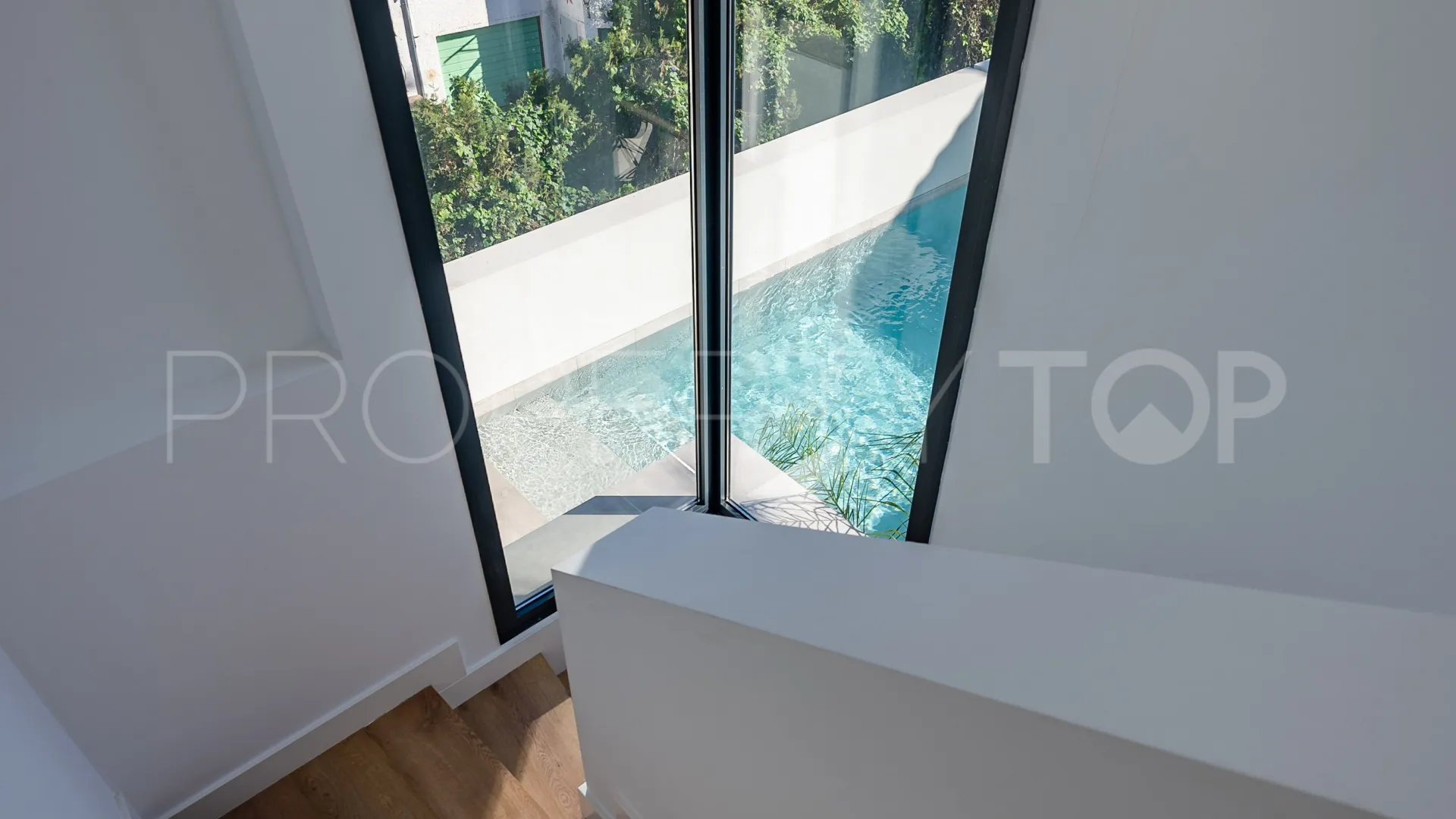 Buy 3 bedrooms villa in Nueva Andalucia